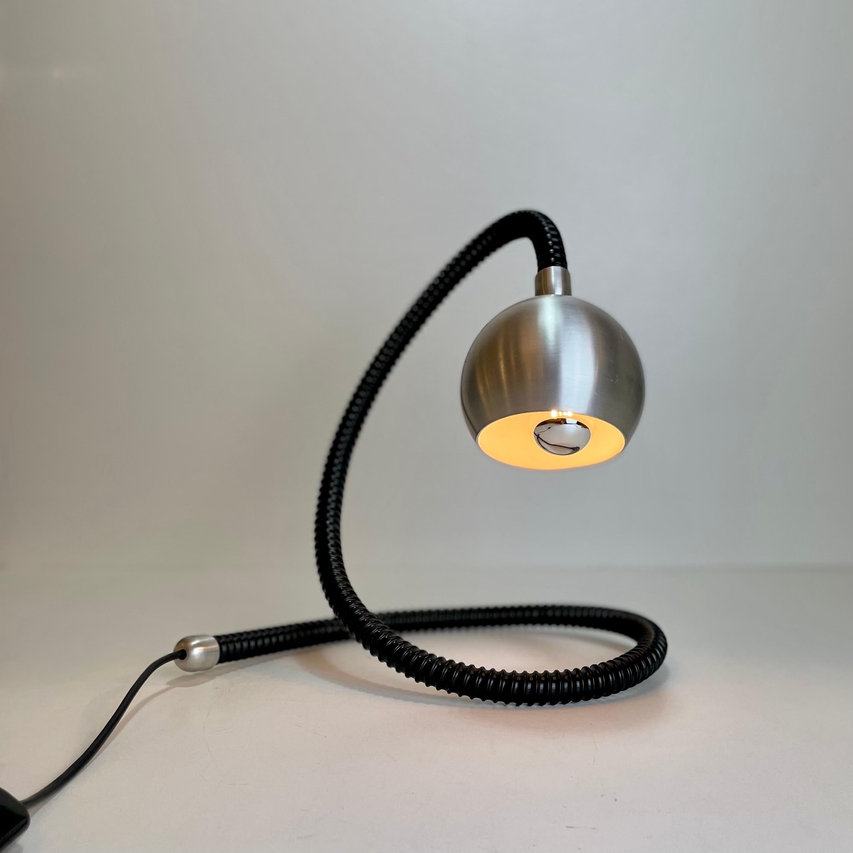 Italian Table Lamp in the style of Isso Hosoe for Valenti, 1970s For Sale 1