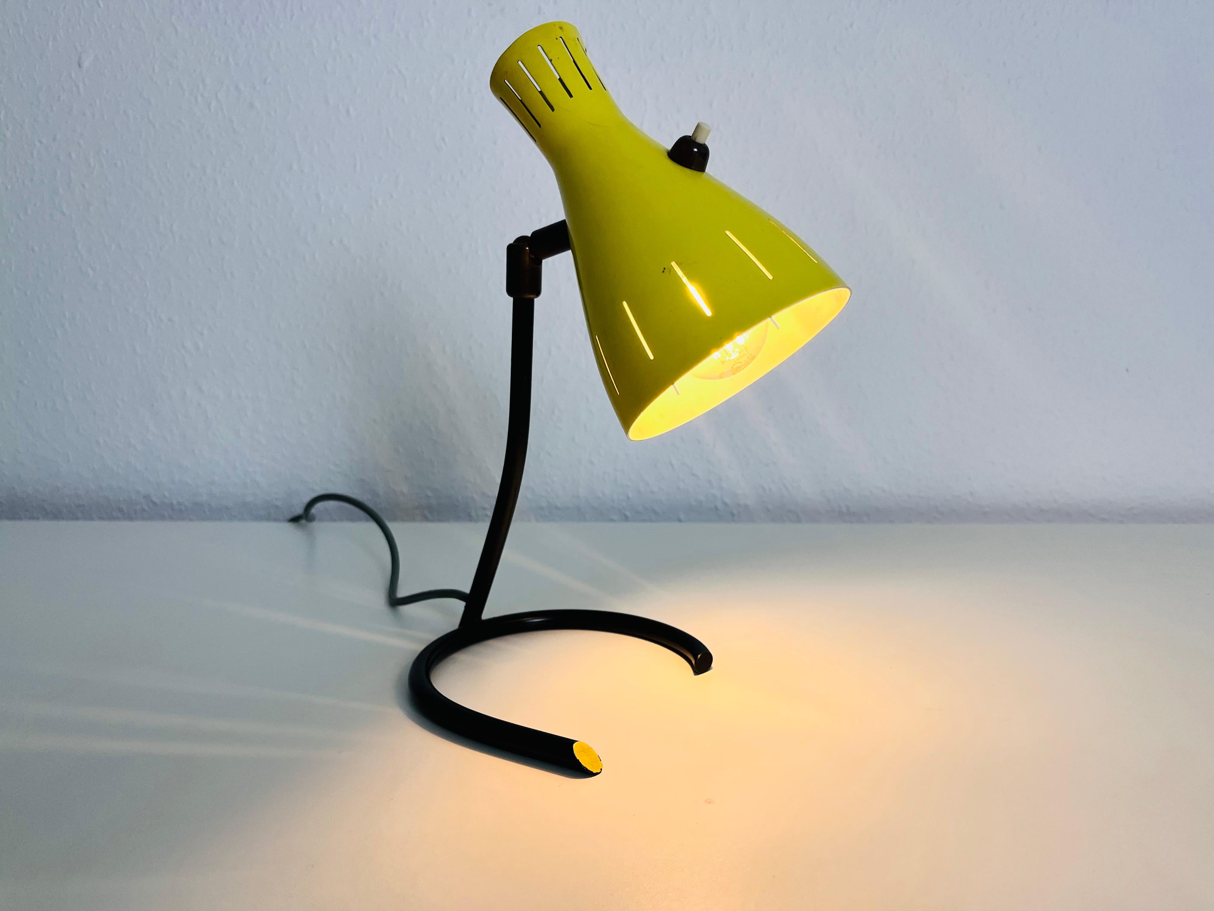 Italienische Tischlampe im Stil von Stilnovo, 1960er Jahre, Italien im Angebot 6