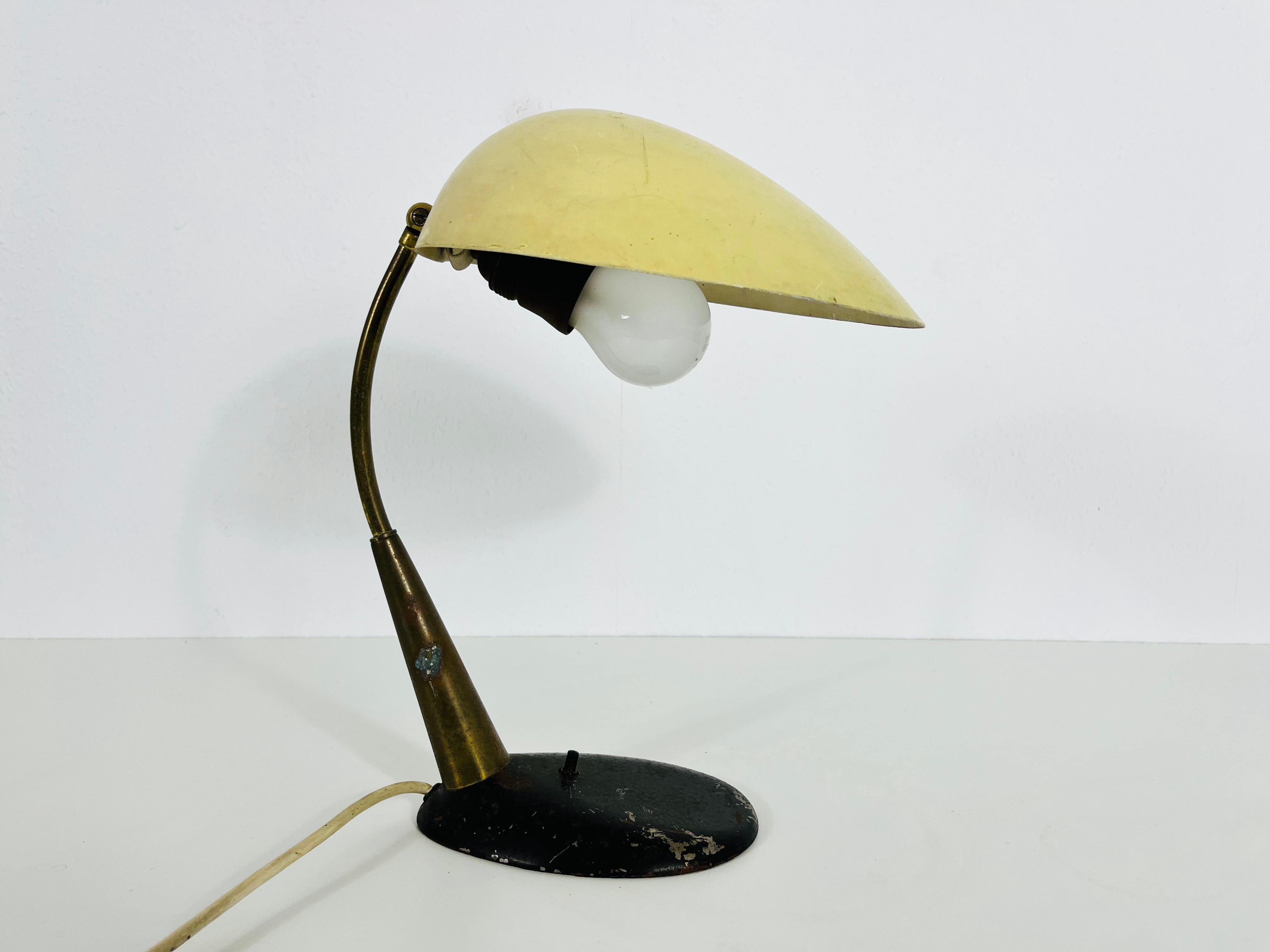 An Italian table lamp made in the 1960s. The lighting has an exceptional design.

The light requires one E27 (US E26) light bulb. Works with both 120/220V. Good vintage condition.

Free worldwide express shipping.