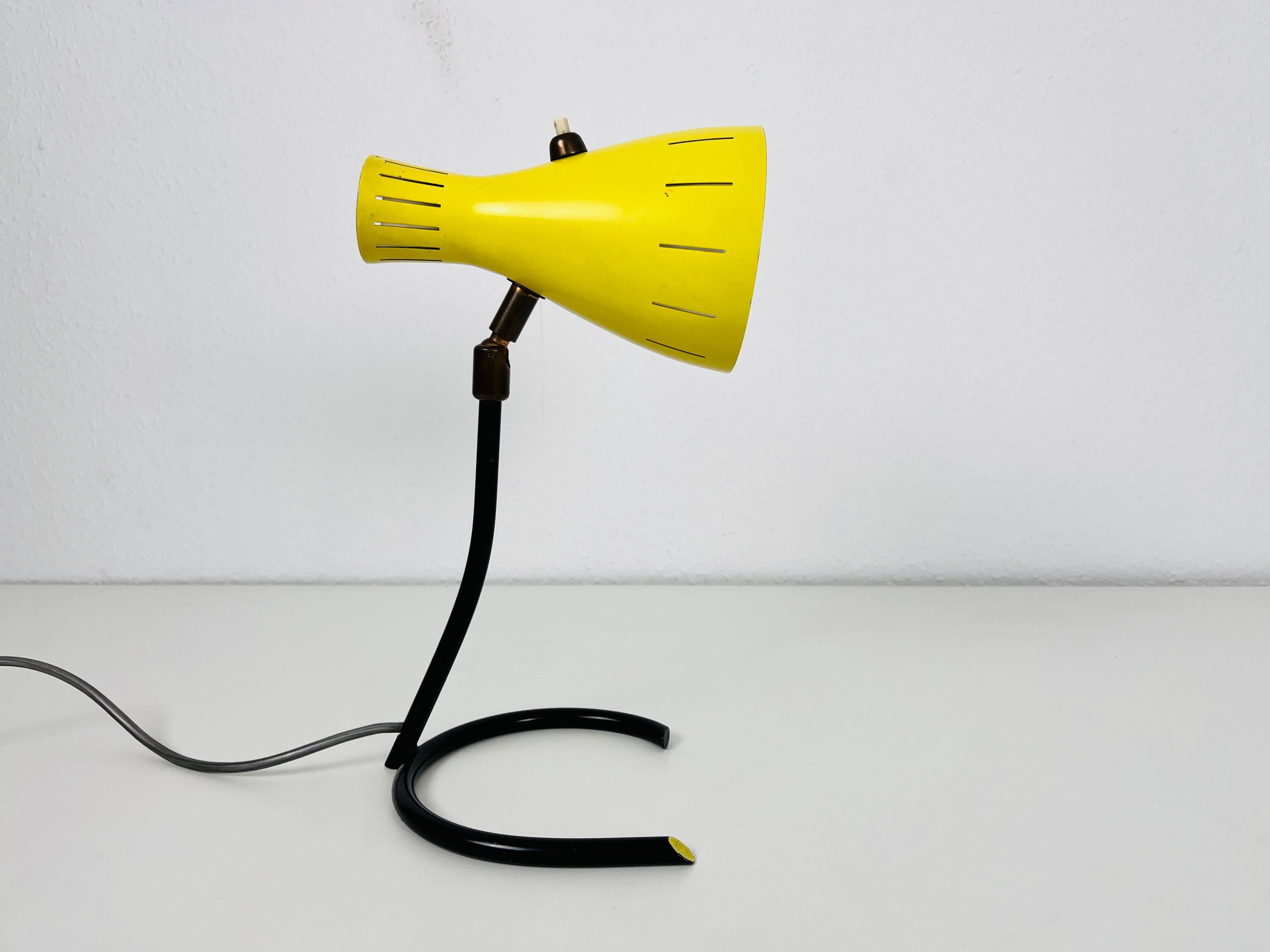 Mid-Century Modern Italian Table Lamp in the Style of Stilnovo, 1960s, Italy For Sale