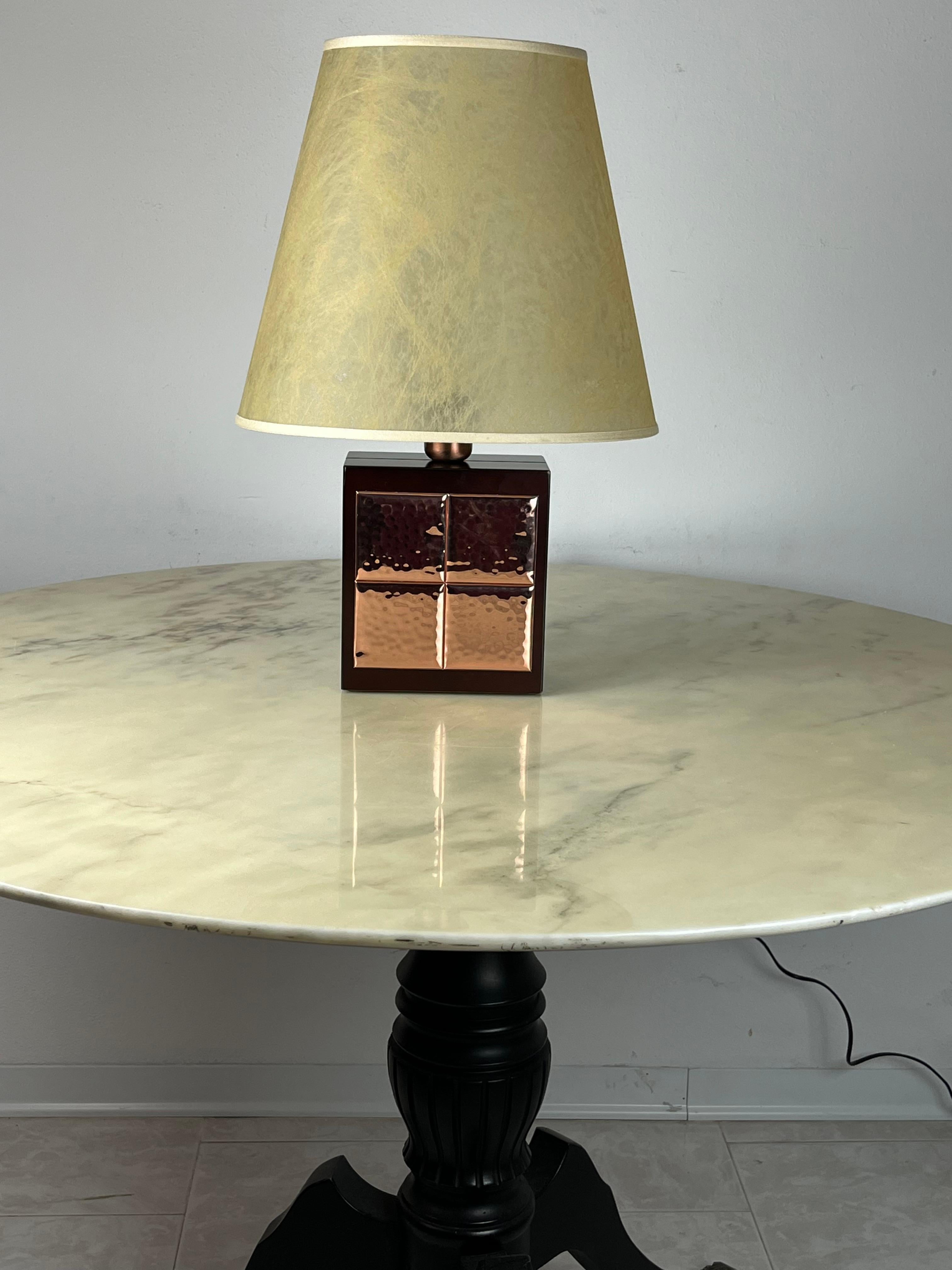 Italian Table Lamp in Walnut and Copper, 1990s For Sale 5