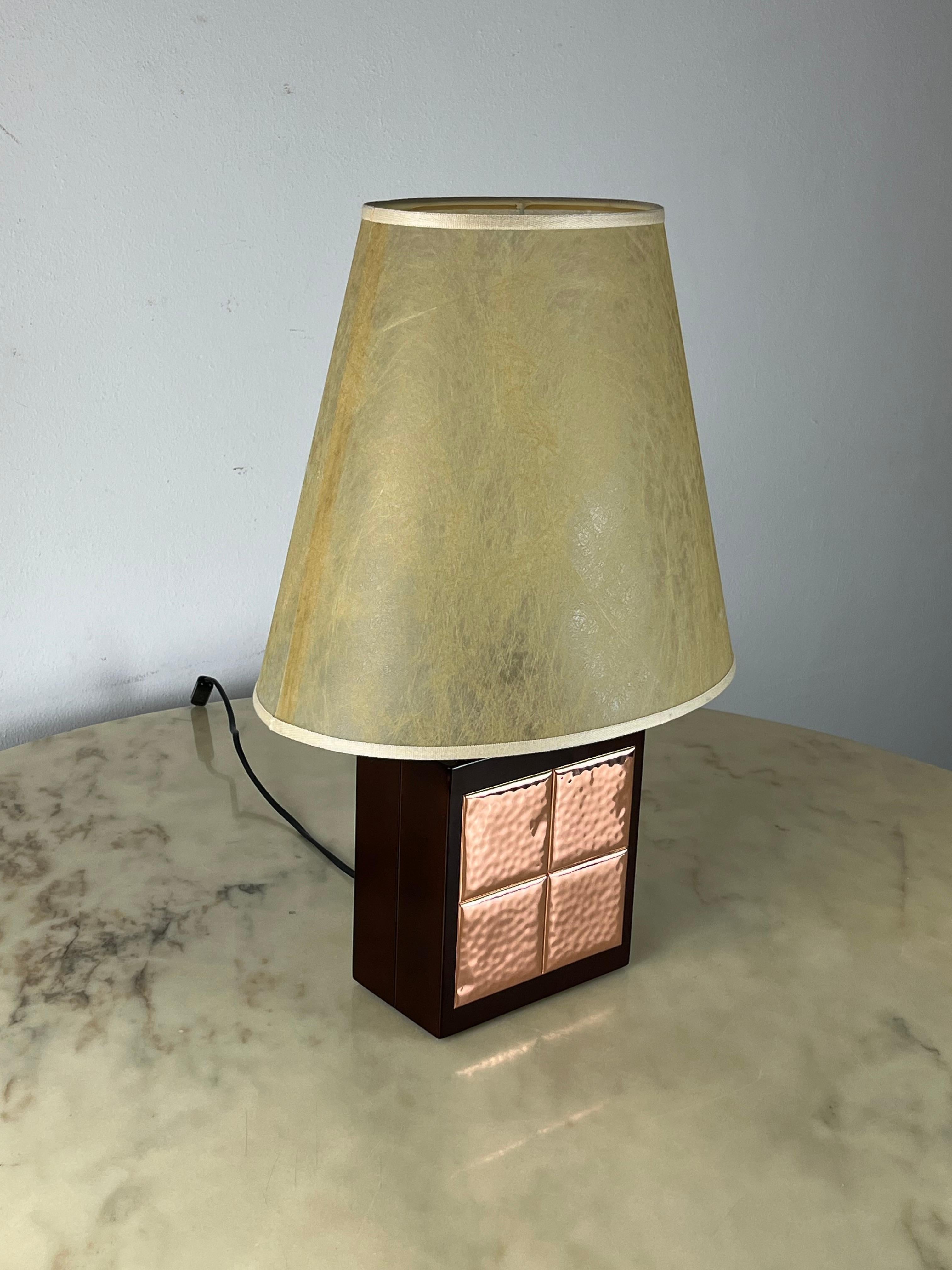Italian Table Lamp in Walnut and Copper, 1990s For Sale 6