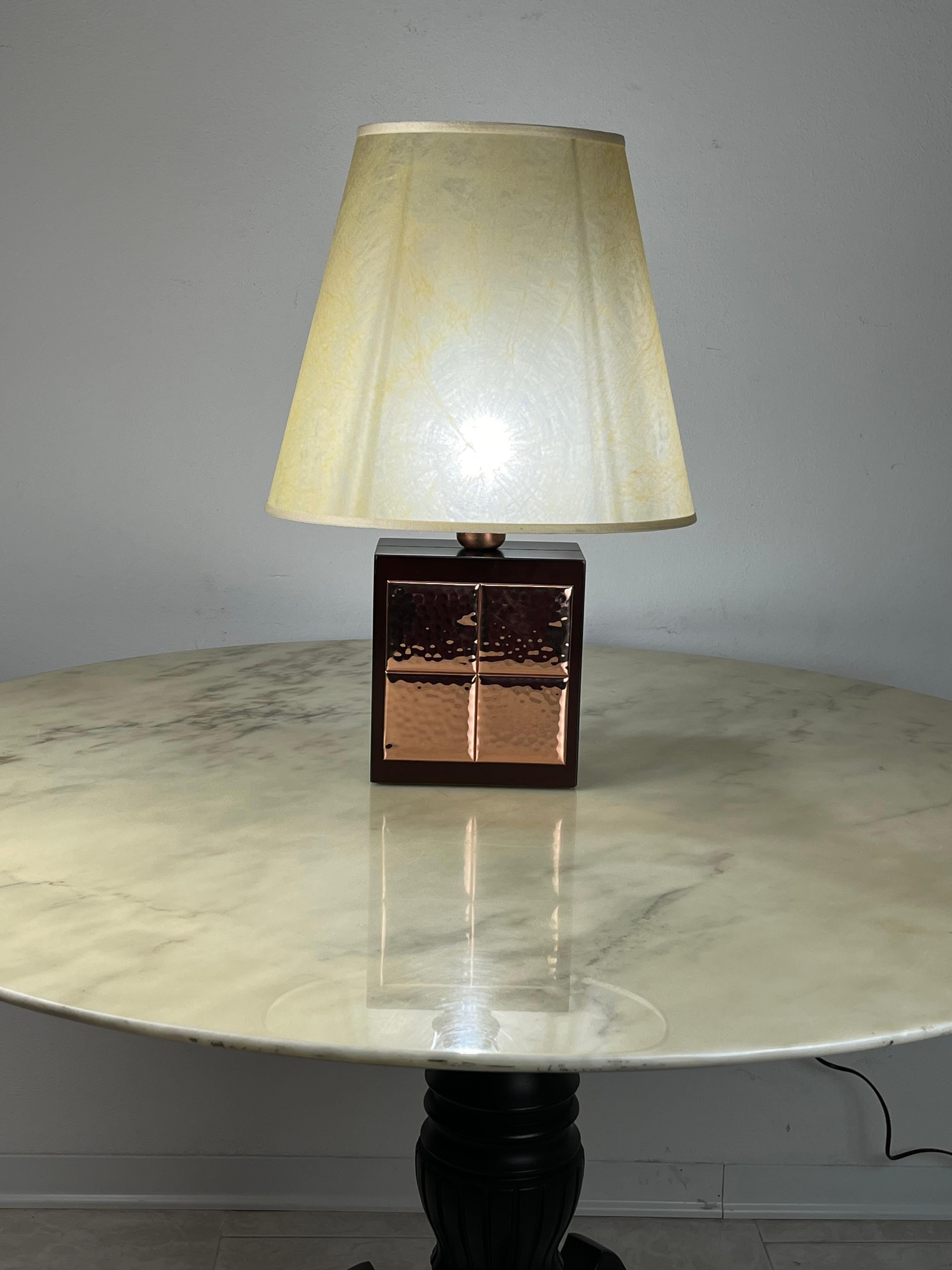 Italian Table Lamp in Walnut and Copper, 1990s For Sale 4