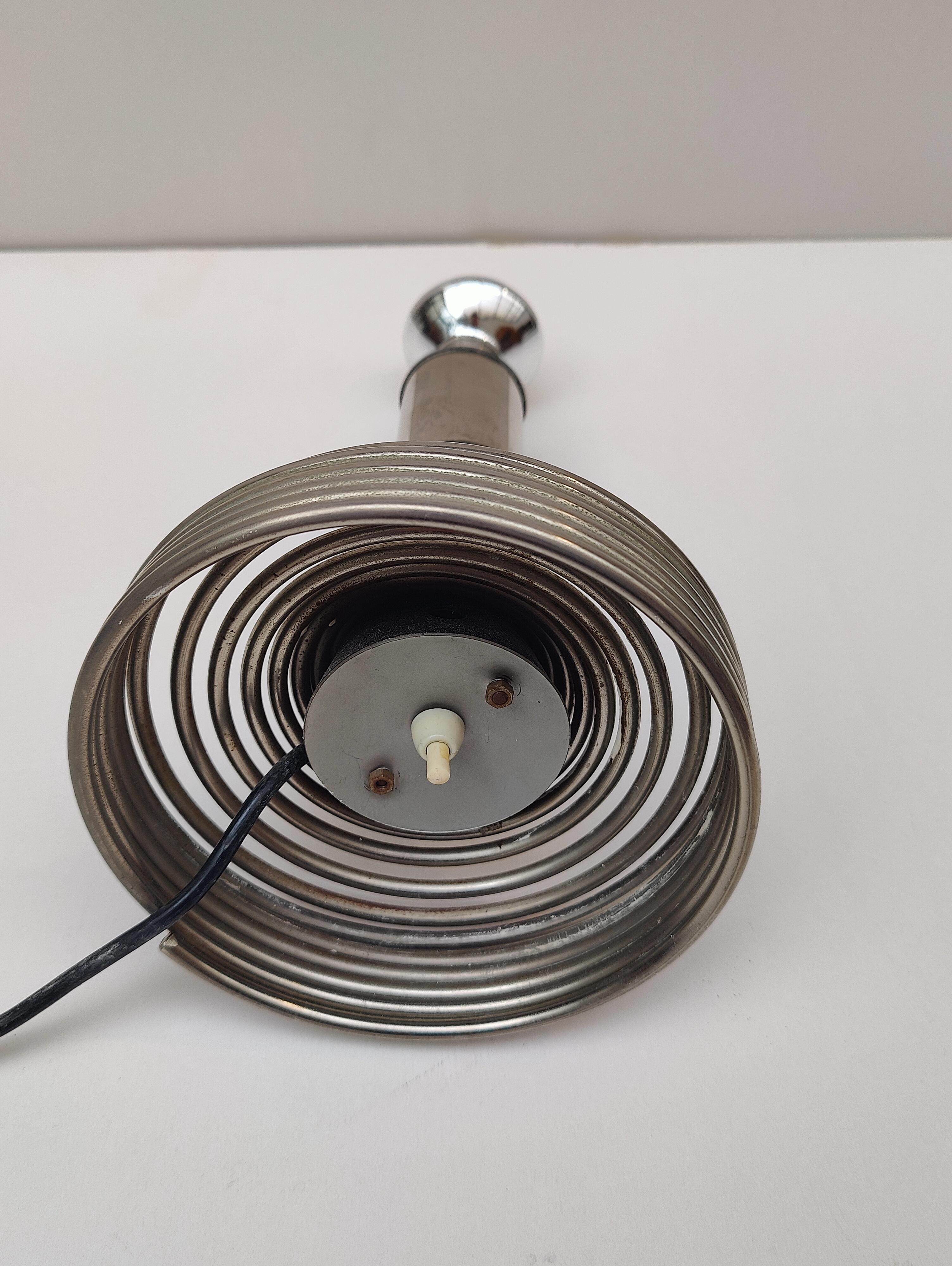 Lampe de table italienne « Spiral » d'Angelo Mangiarotti en acier chromé, 1970 Bon état - En vente à Darmstadt, DE
