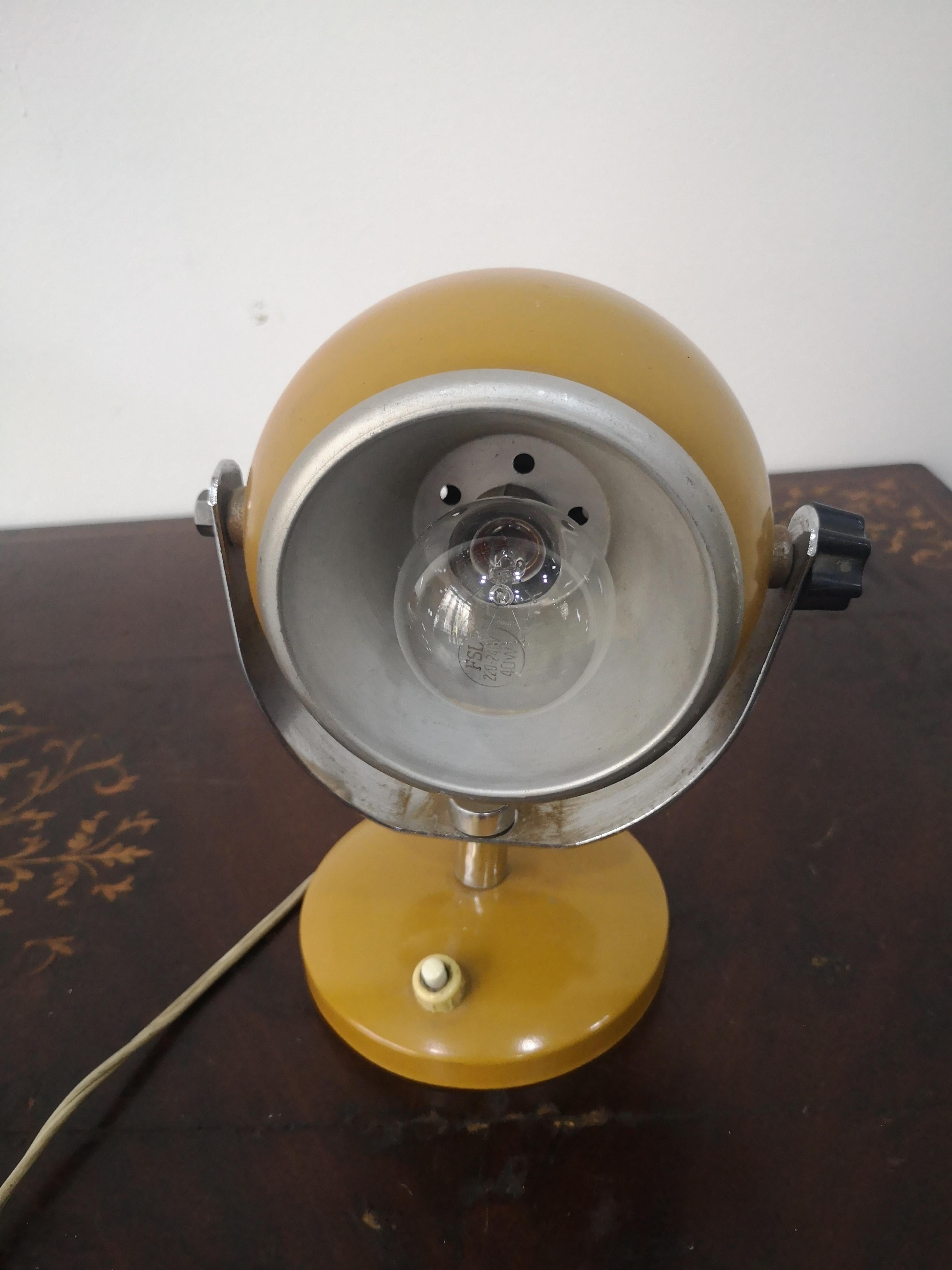 Italian Lampe à poser italienne vintage Eyeball - Lampe à poser des années 1970 en forme d'oeil en vente