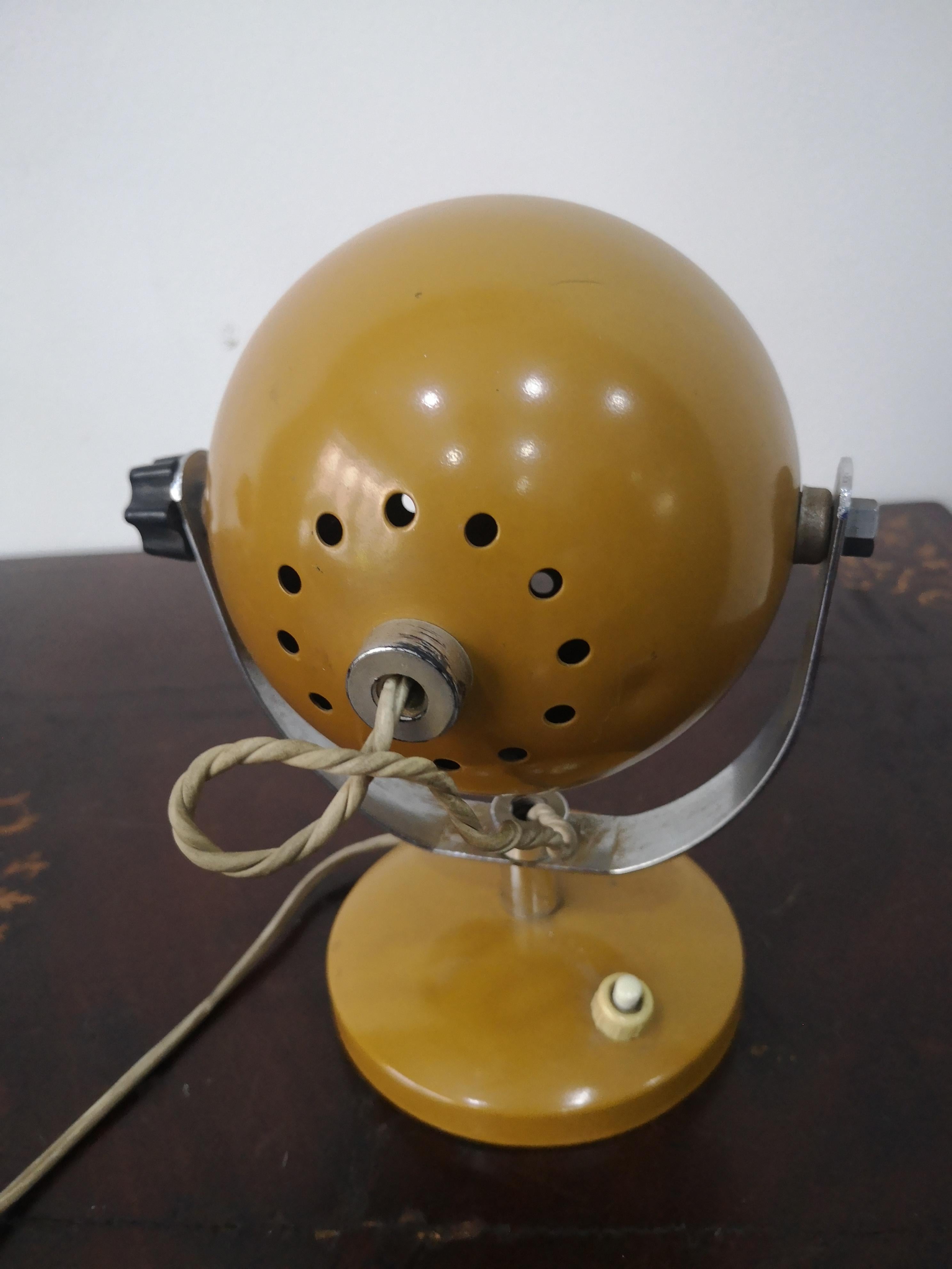 Late 20th Century Lampe à poser italienne vintage Eyeball - Lampe à poser des années 1970 en forme d'oeil en vente