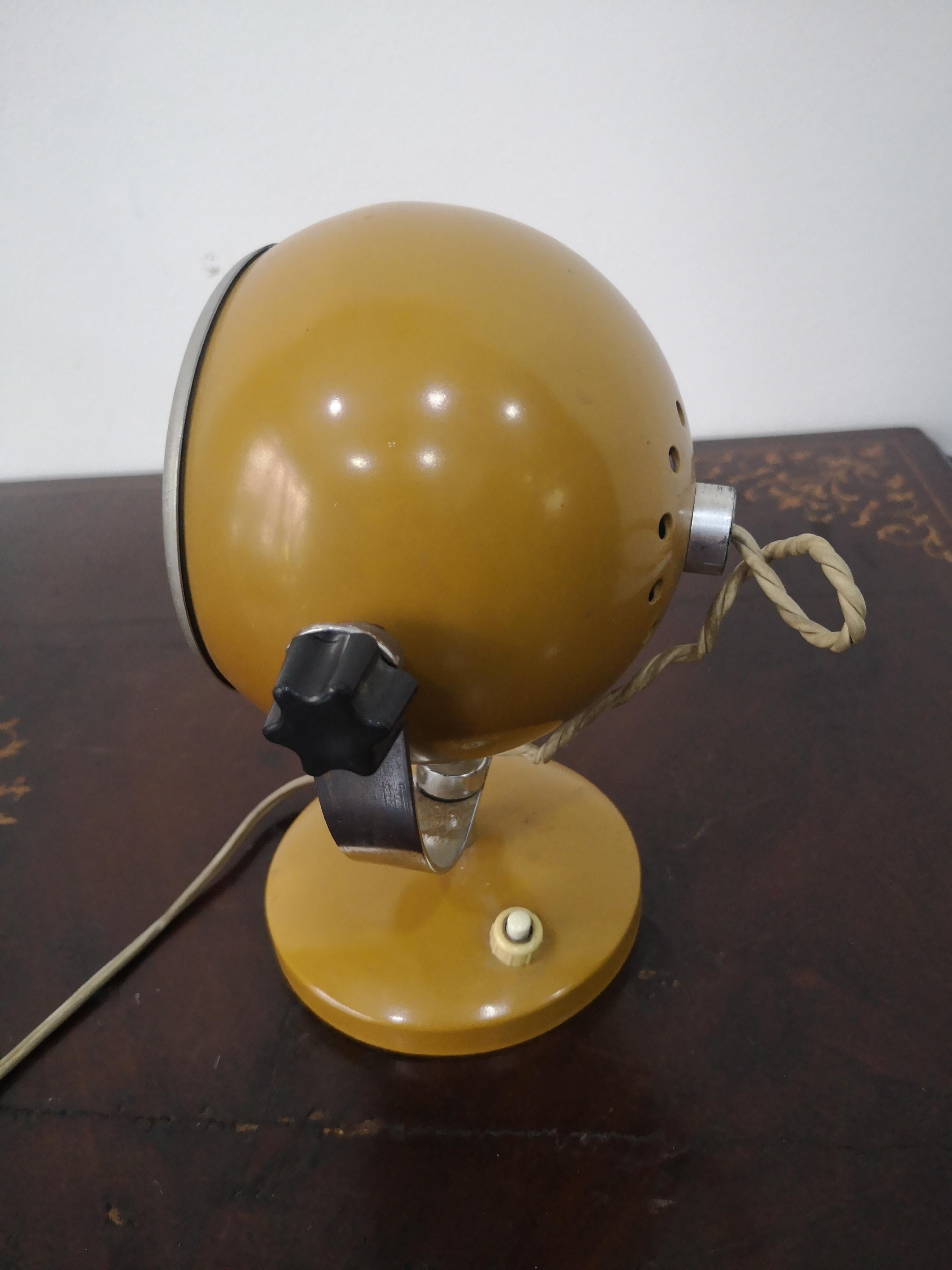 Aluminium Lampe à poser italienne vintage Eyeball - Lampe à poser des années 1970 en forme d'oeil en vente