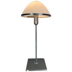Italienische Tischlampe mit Metallrahmen aus italienischem Design aus den 1980er Jahren