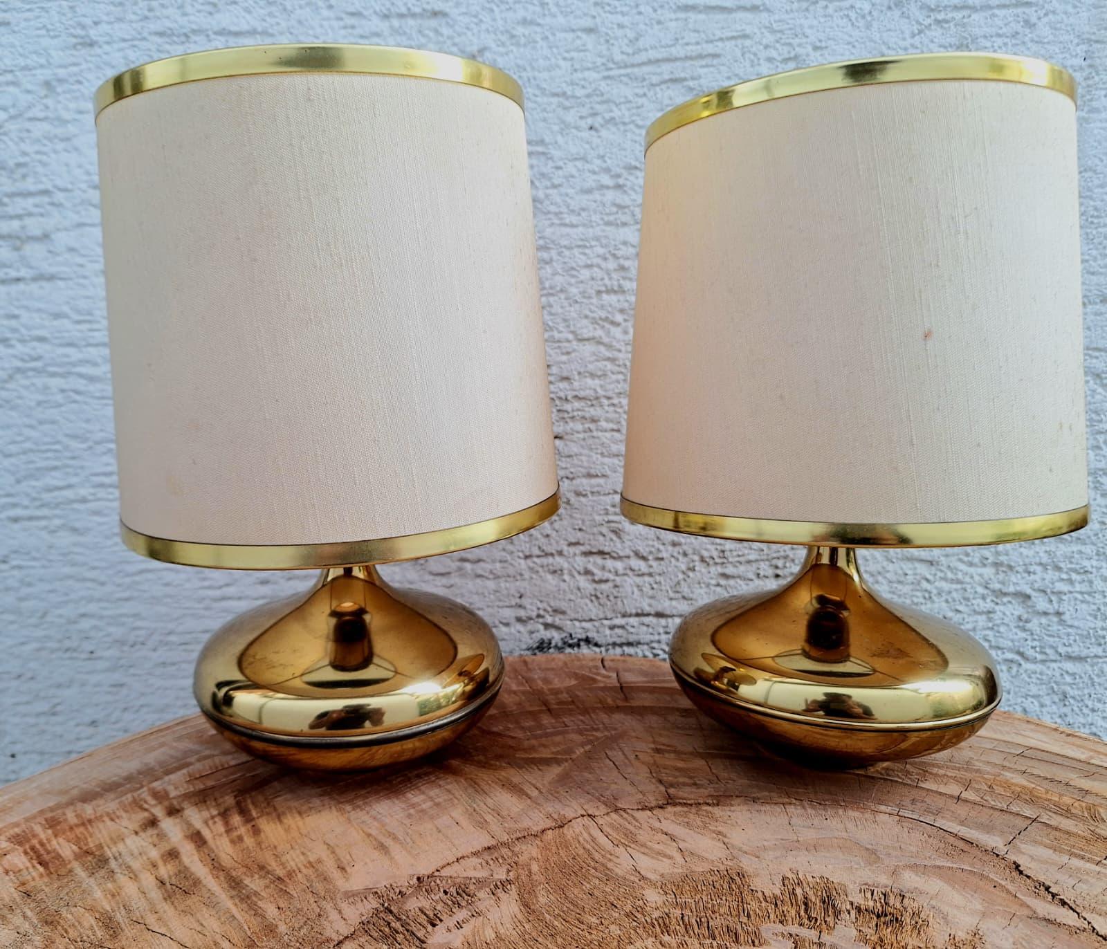 Italian Mid century pair of table lamps . Lamps are in original condition .
