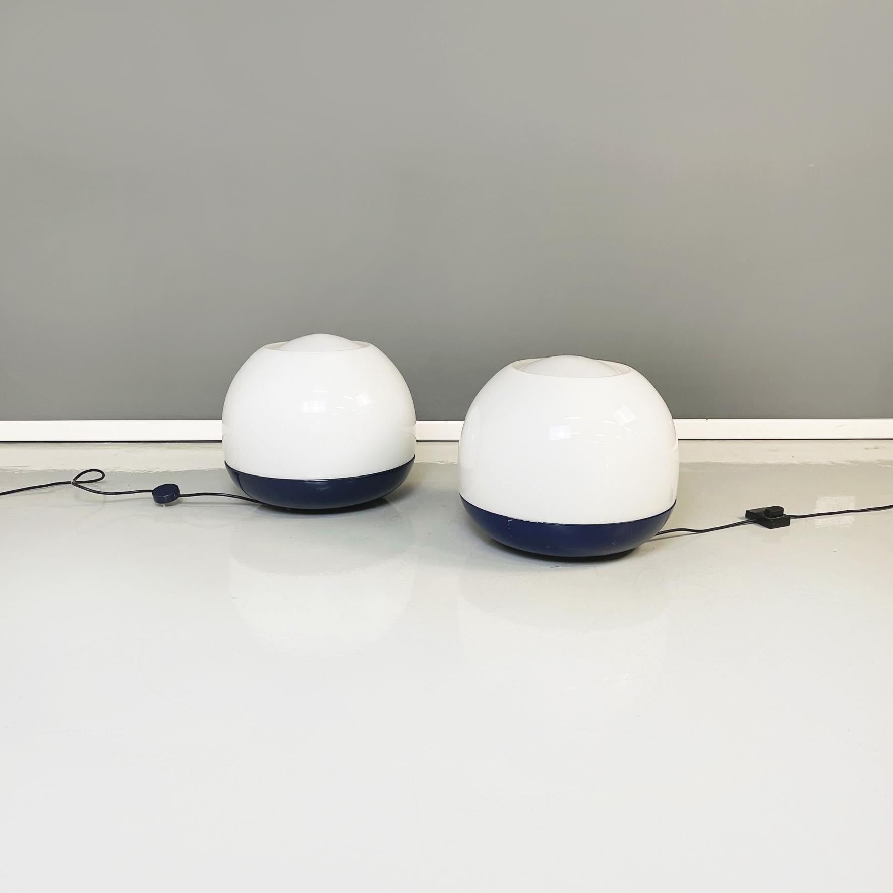 Italian mid-century modern Table lamps Platea by Leonardo Ferrari and Franco Mazzucchelli Tartaglino for Artemide, 1970s
Pair of fantastic large floor lamps mod. Platea with round base in dark blue metal. The lampshade is made up of two opaline
