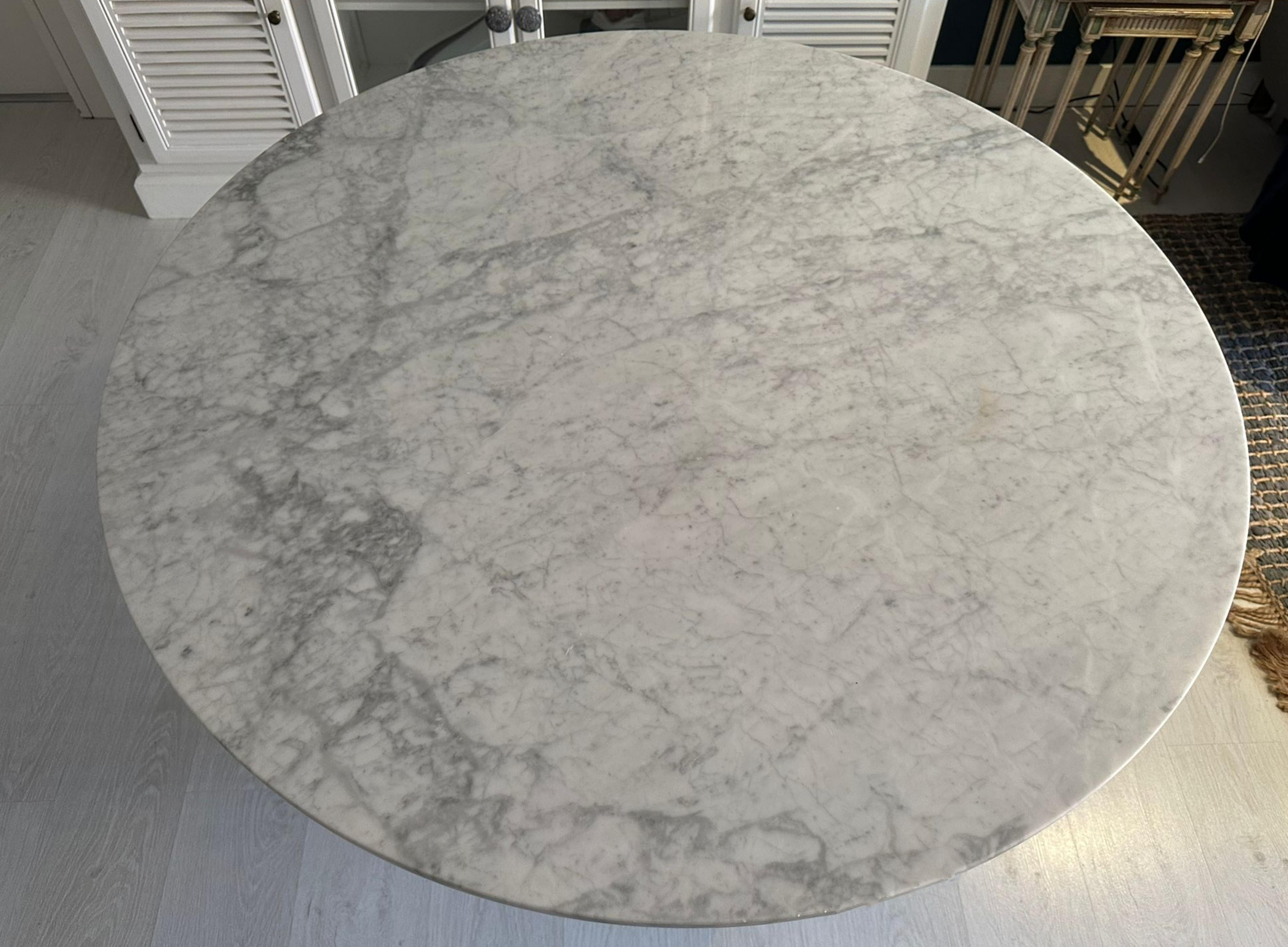 Moderne Table italienne nouveau design en fer et marbre 21ème siècle en vente