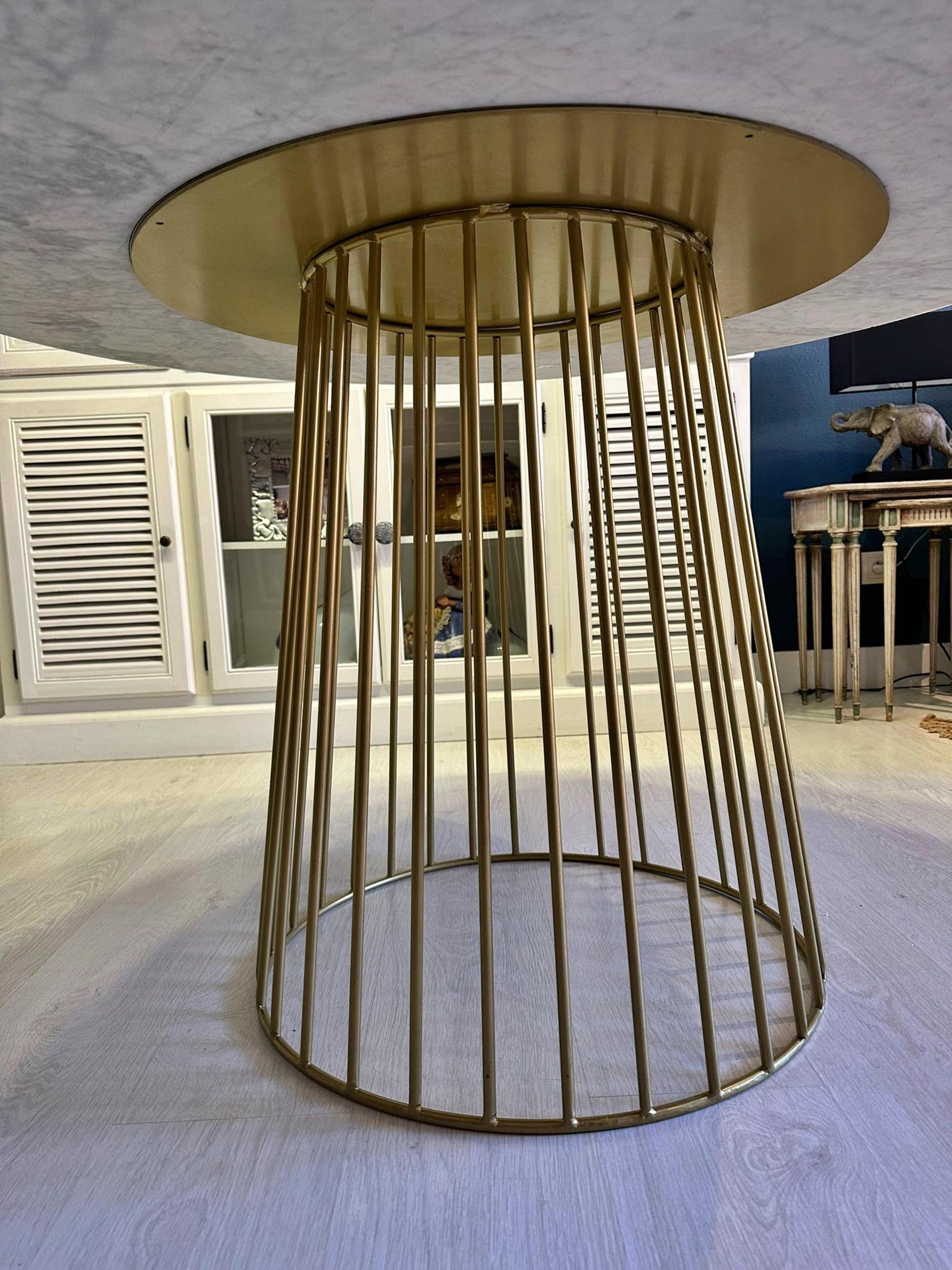 Fait main Table italienne nouveau design en fer et marbre 21ème siècle en vente