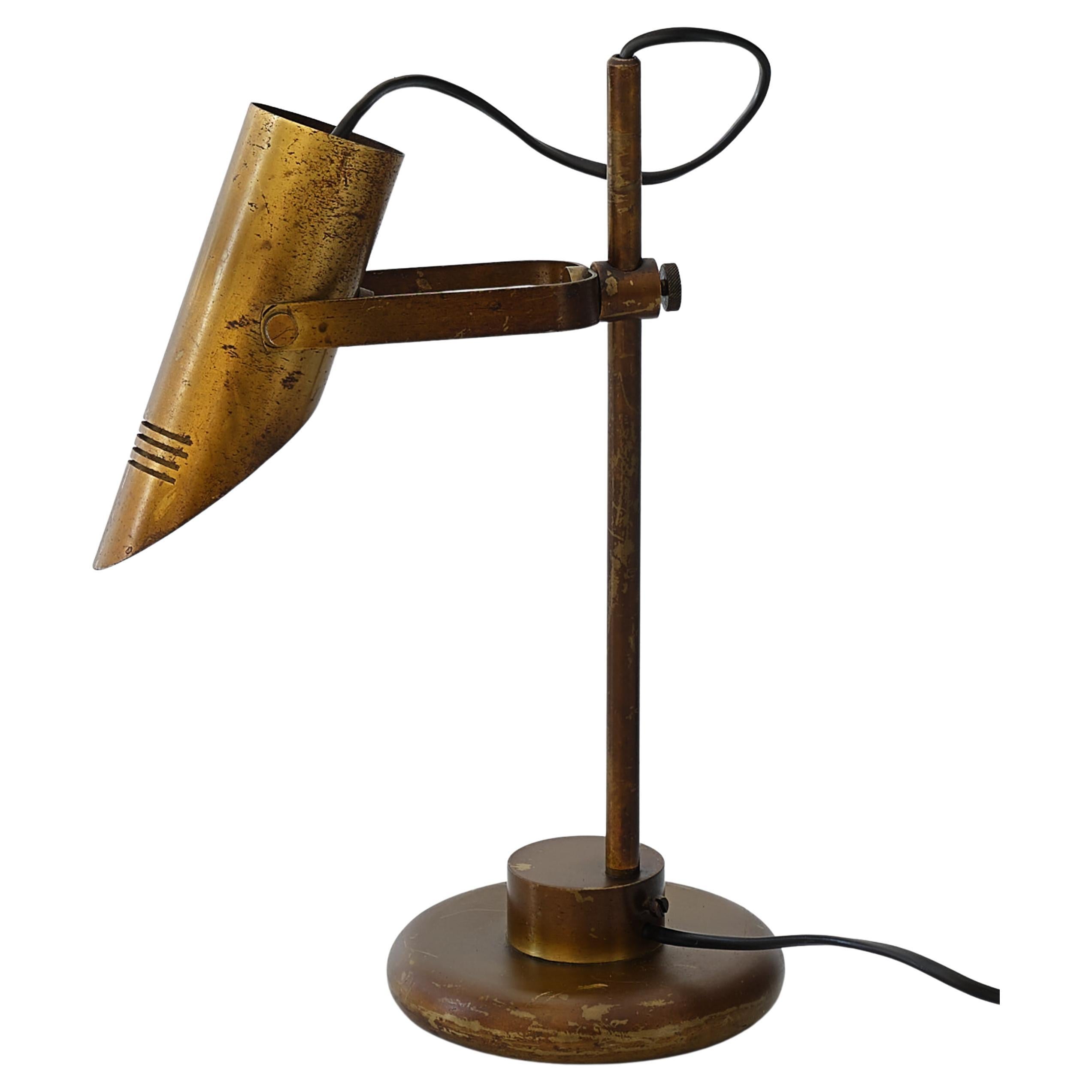 Table or desk lamp, Italian production, 1950s / 60s.

Entirely made of brass, with a beautiful patina that certainly makes it more beautiful than it was when new!
Standard E27 bulbs, we will provide USA plug adapter.