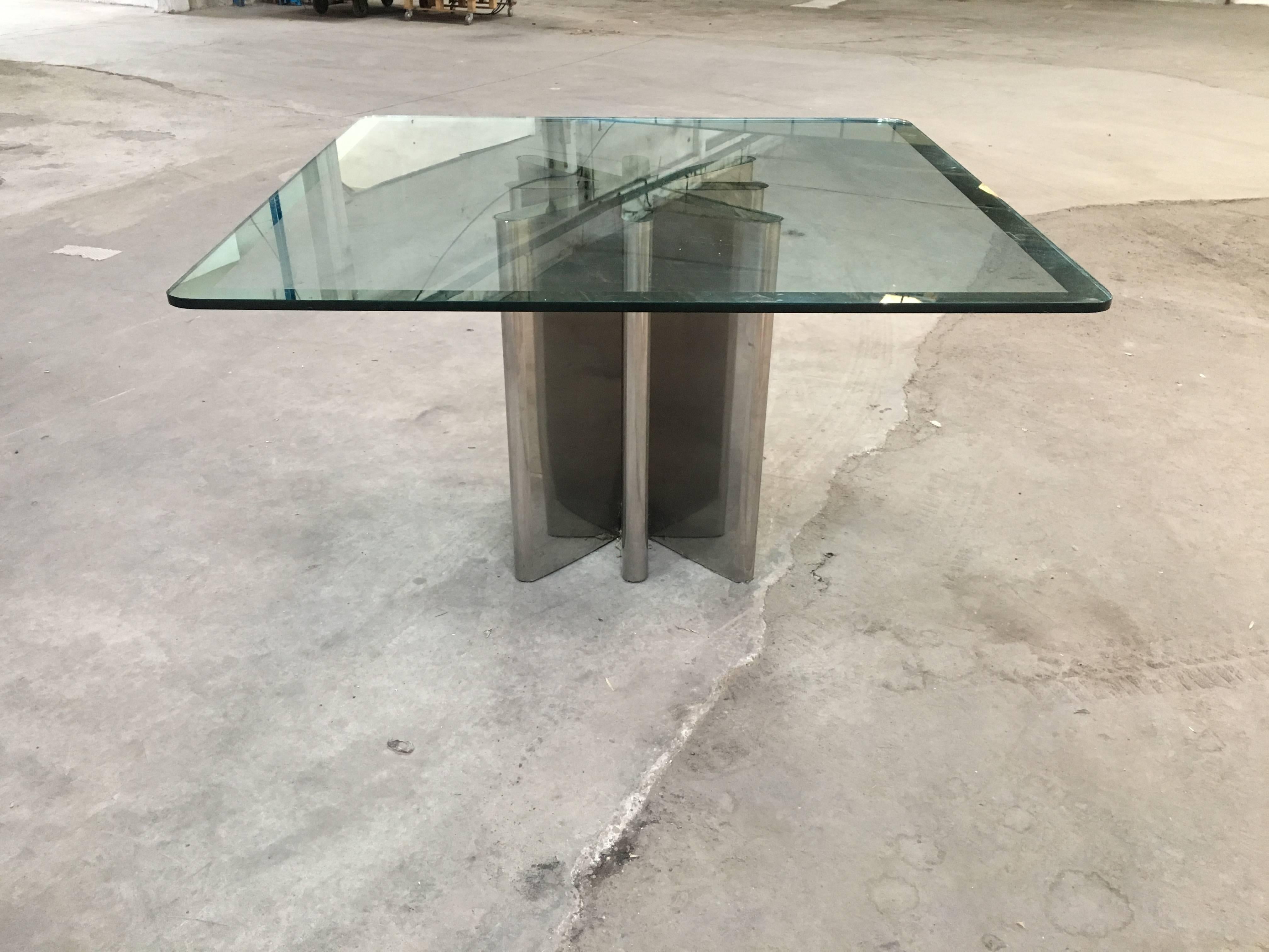 Italian dining or centre table with chrome base and silver framed glass top from 1970s.
The glass top has a damage in the underlying part as shown in the picture.
  