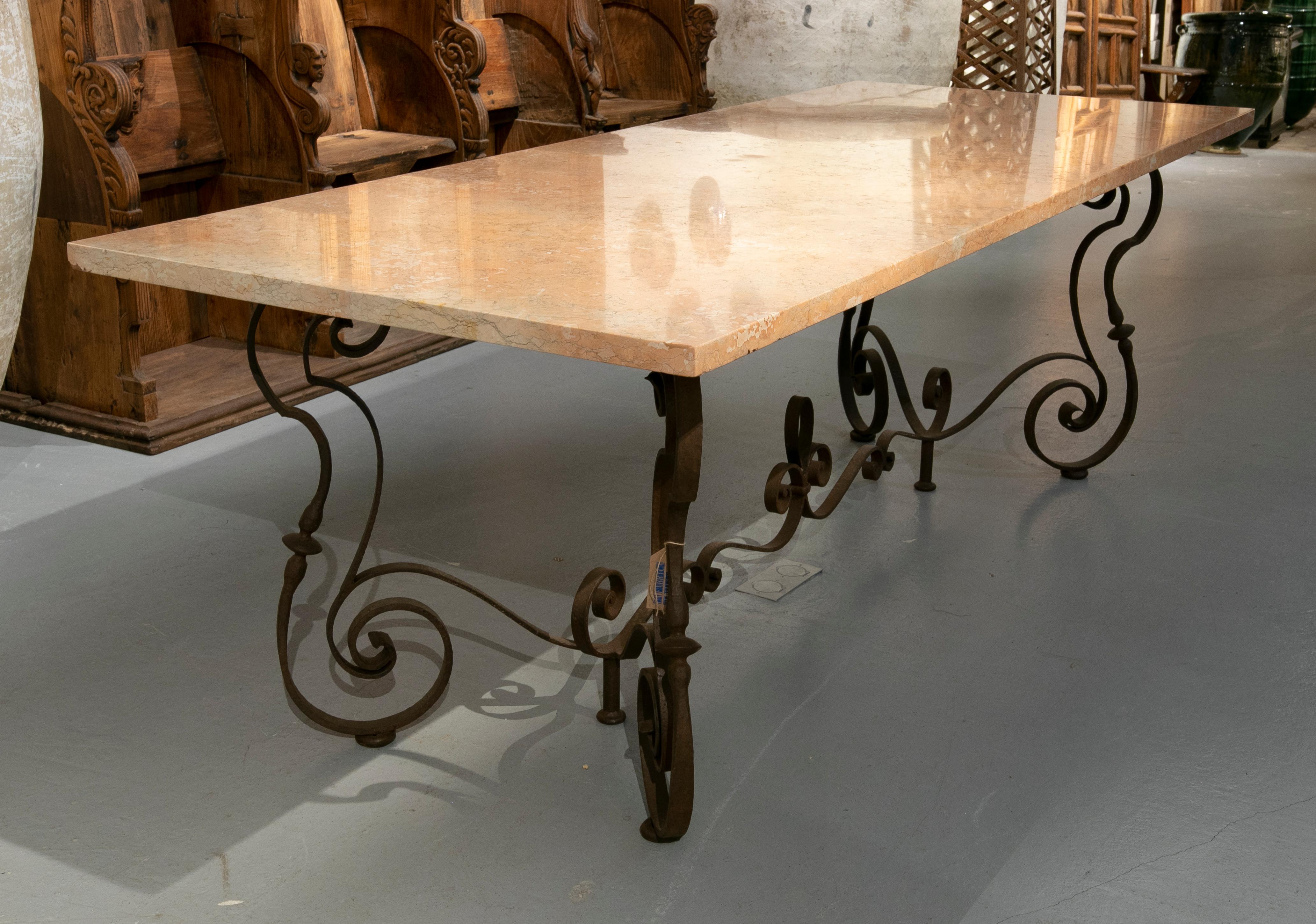 Italian Table with Iron Base and Rosseta Marble Top from Verona In Good Condition In Marbella, ES