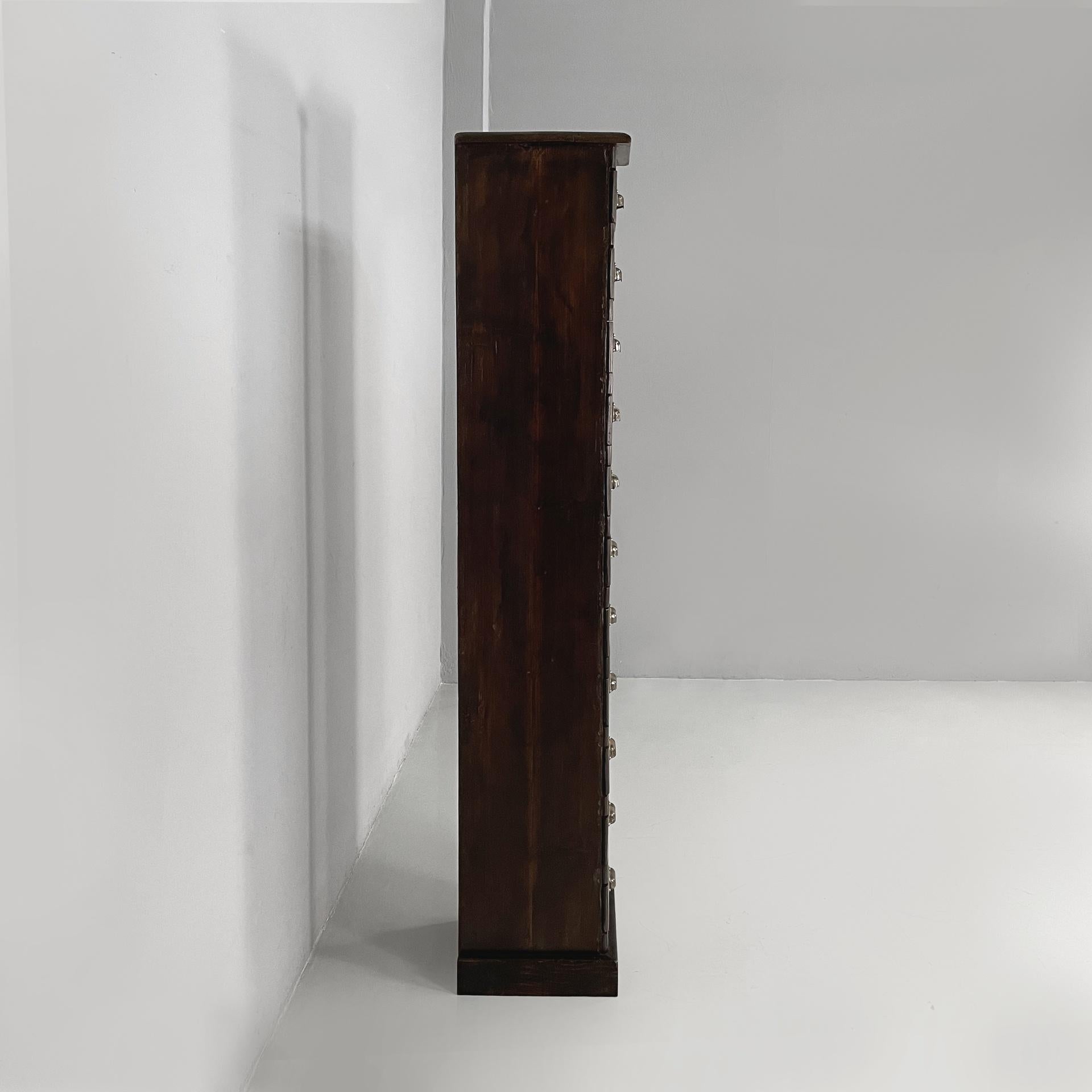 Mid-Century moderno Cassettiera alta italiana in legno con maniglie in metallo, anni '30 in vendita