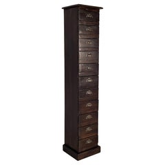 Cassettiera alta italiana in legno con maniglie in metallo, anni '30