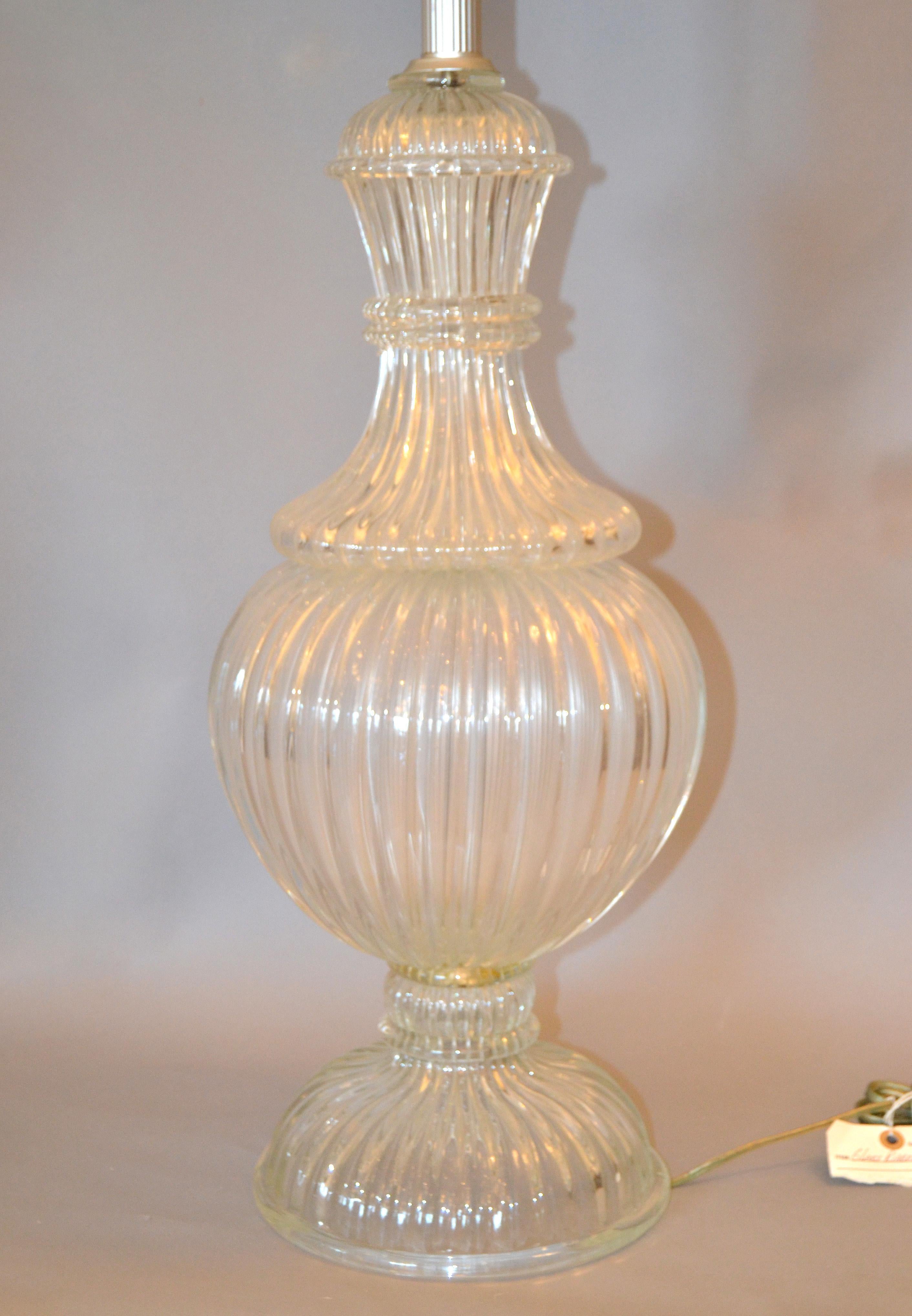 Hand-Crafted Italian Tall Clear Hand Blown Ribbed Murano Glass and Aluminum Neck Table Lamp For Sale