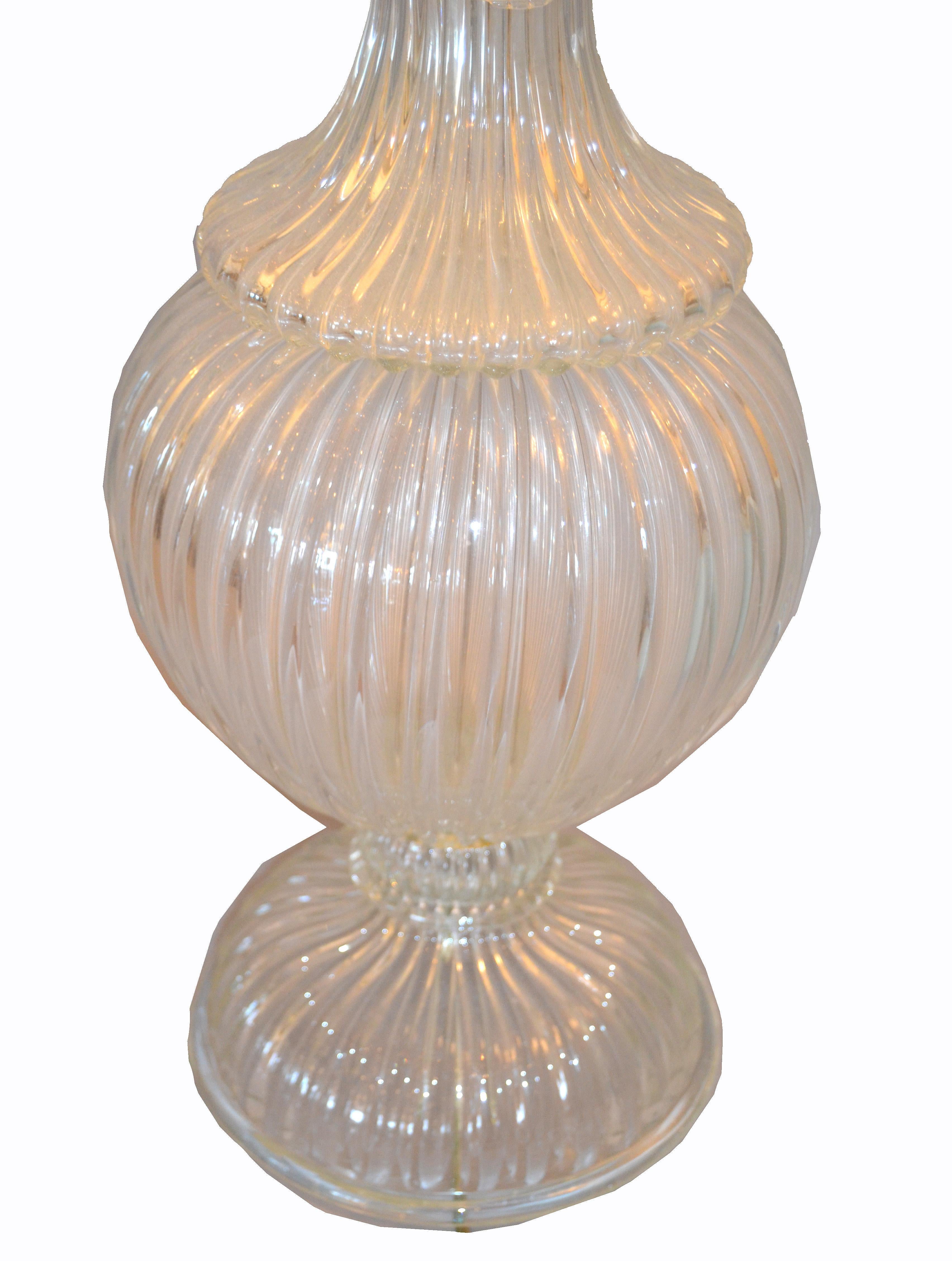 Italian Tall Clear Hand Blown Ribbed Murano Glass and Aluminum Neck Table Lamp In Good Condition For Sale In Miami, FL