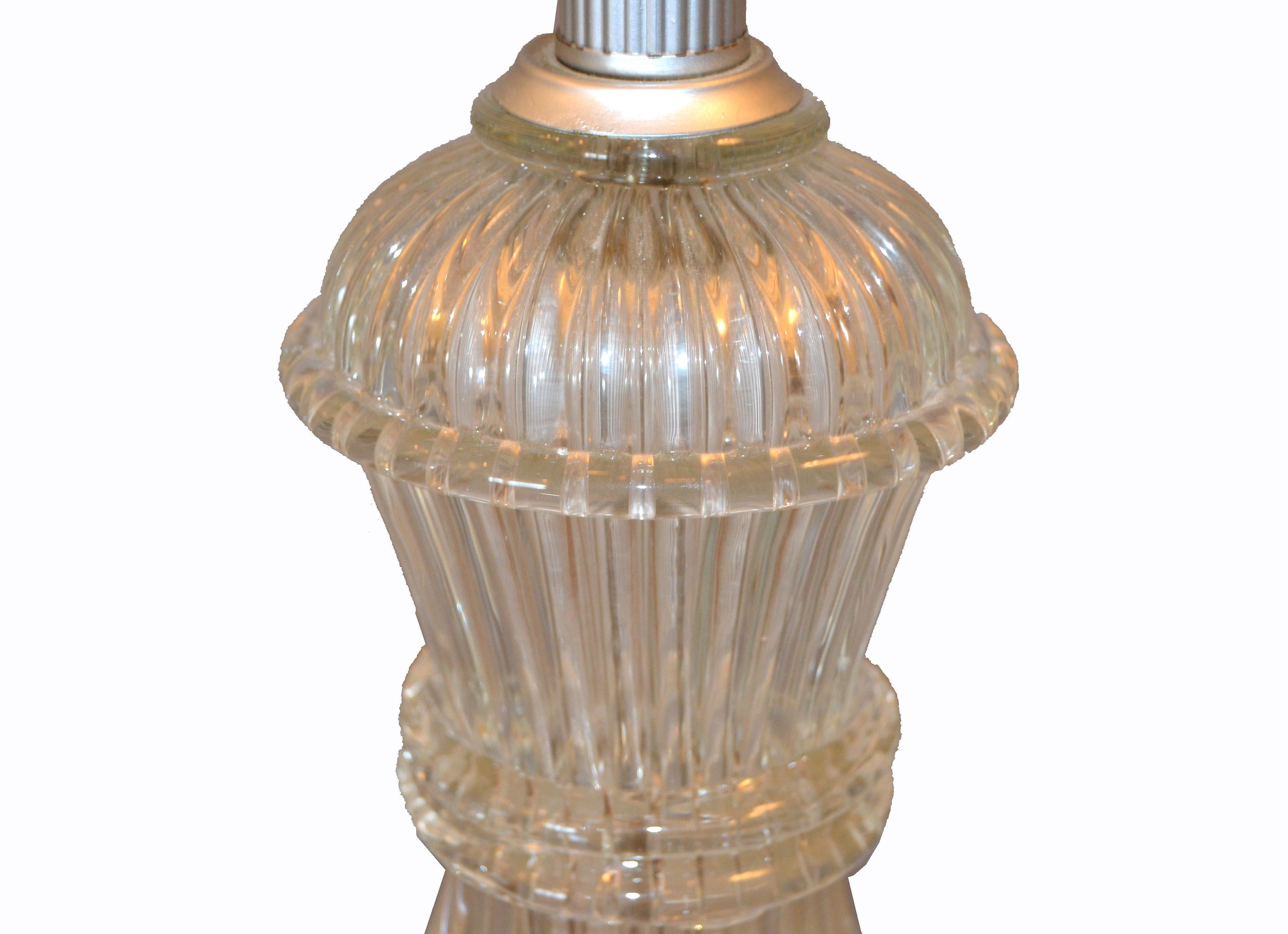 Italian Tall Clear Hand Blown Ribbed Murano Glass and Aluminum Neck Table Lamp For Sale 2