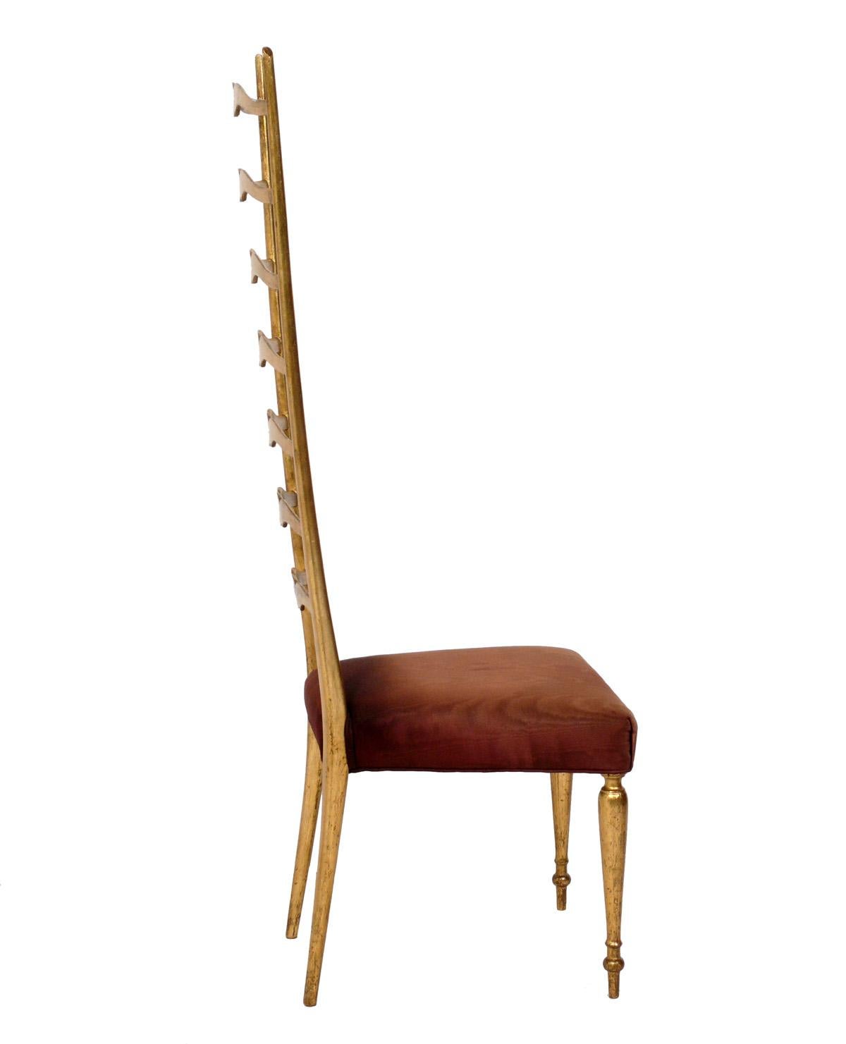 Hollywood Regency Chaise italienne à dossier échelonné en vermeil dans le style de Gio Ponti Impressionnant 51