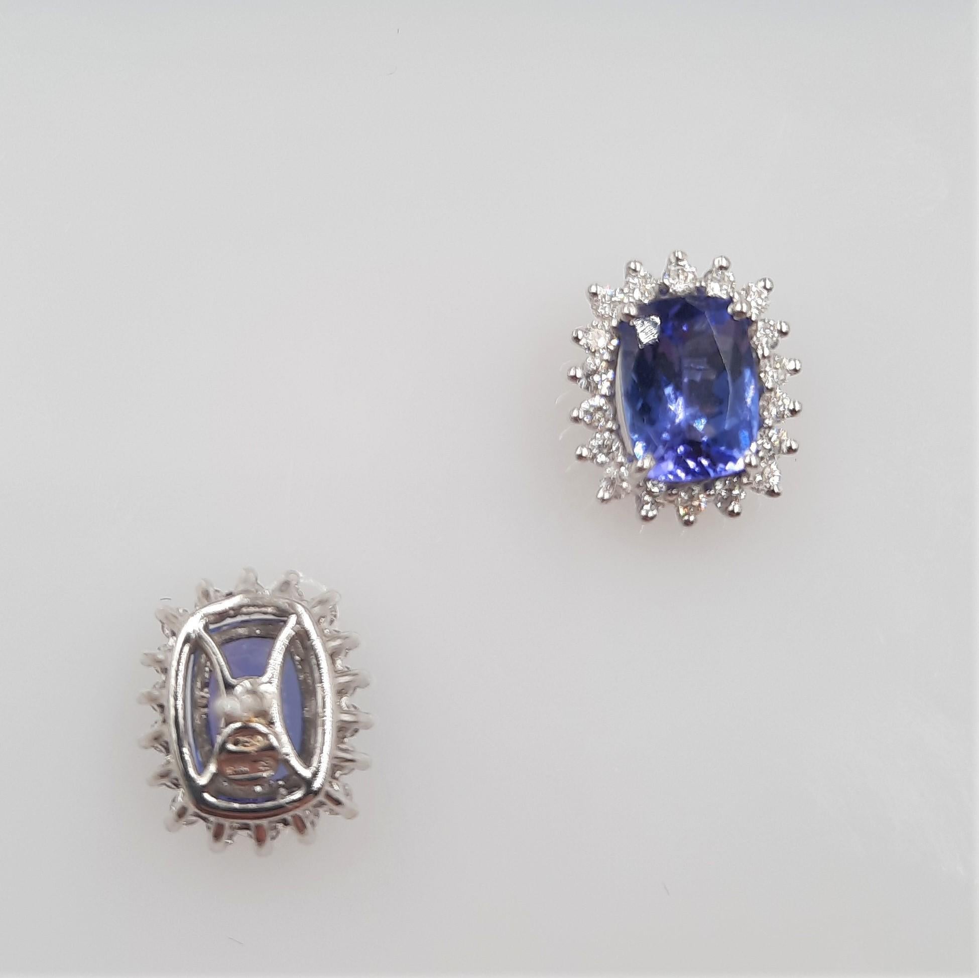 Italian Tanzanite Brilliant Cut Diamond 18 Carats White Gold Earrings In New Condition For Sale In Marcianise, CE, IT