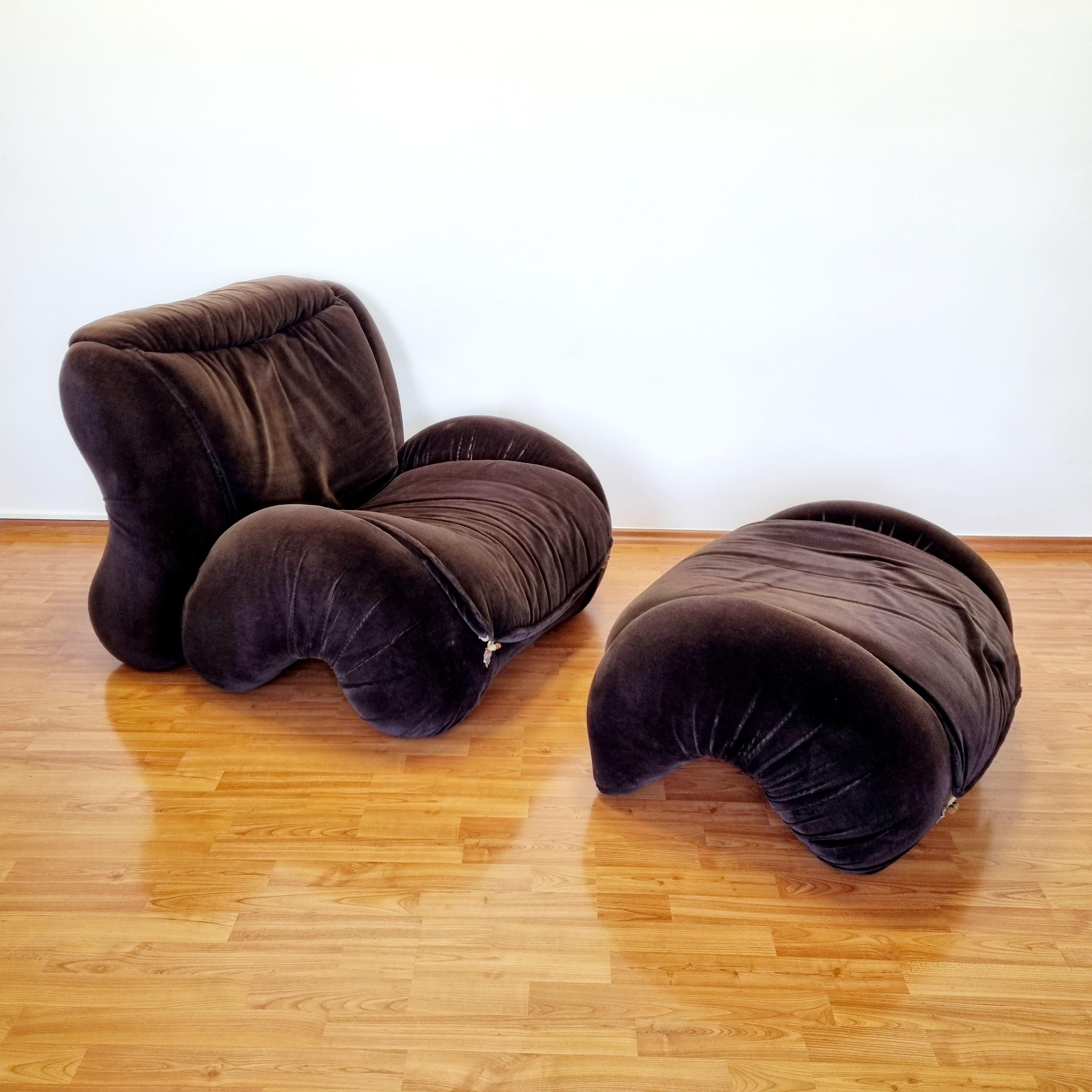 Post-Modern Italian Tartana Loung Chair with Ottoman Designed by Luigi Radaelli, Italy 70s For Sale