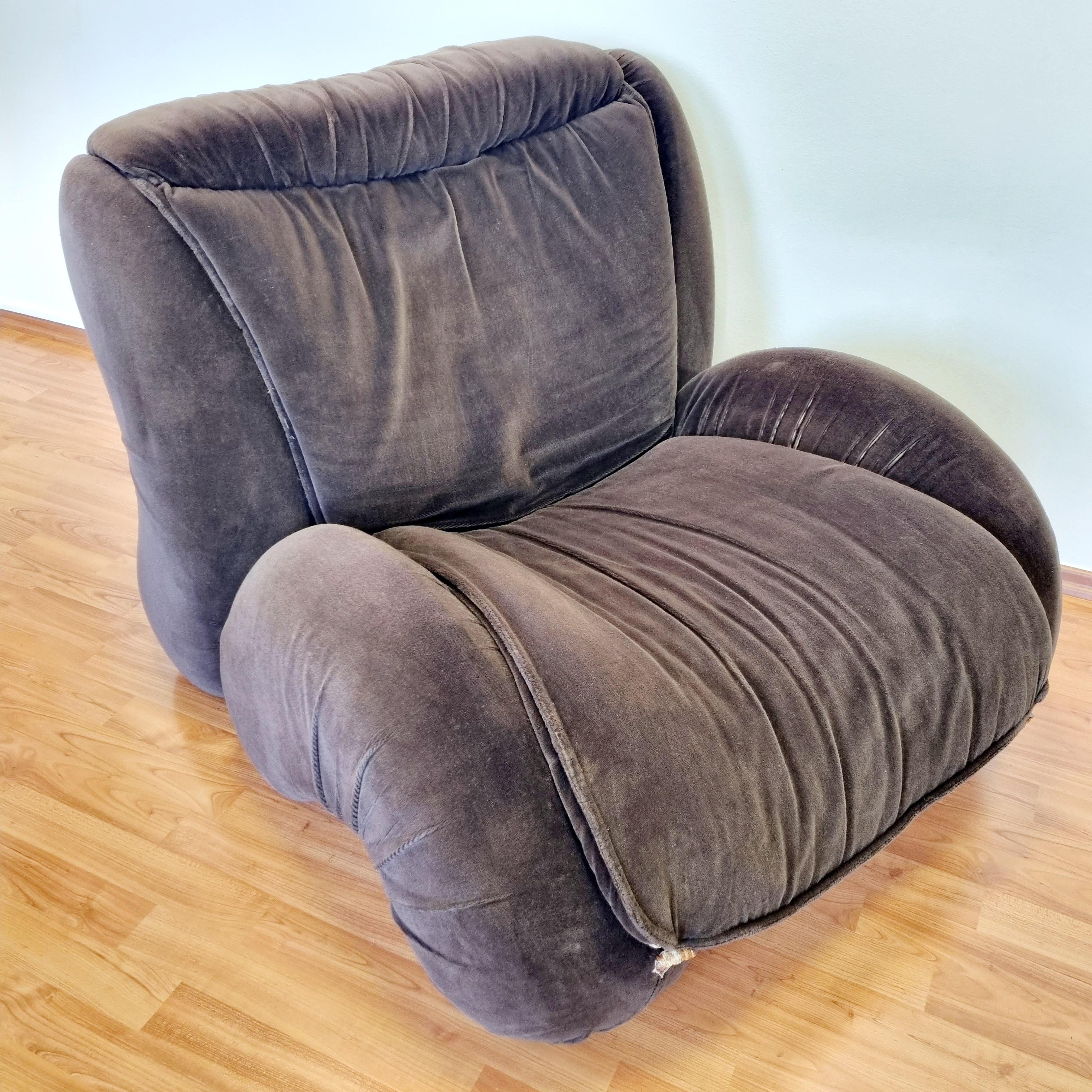 Fabric Italian Tartana Loung Chair with Ottoman Designed by Luigi Radaelli, Italy 70s For Sale