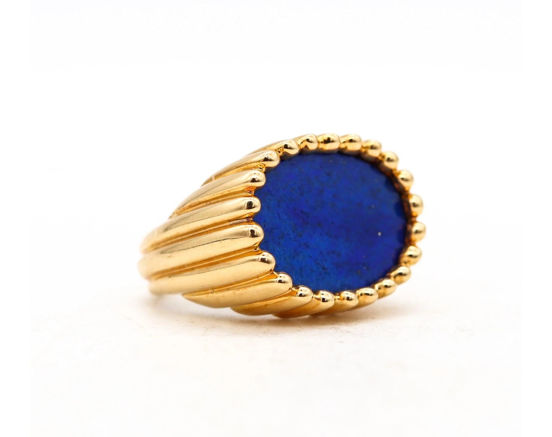 Modernist Italian Tartelette Signet Fluted Ring 18Kt Gold 7.74 Cts in Blue Lapis Lazuli