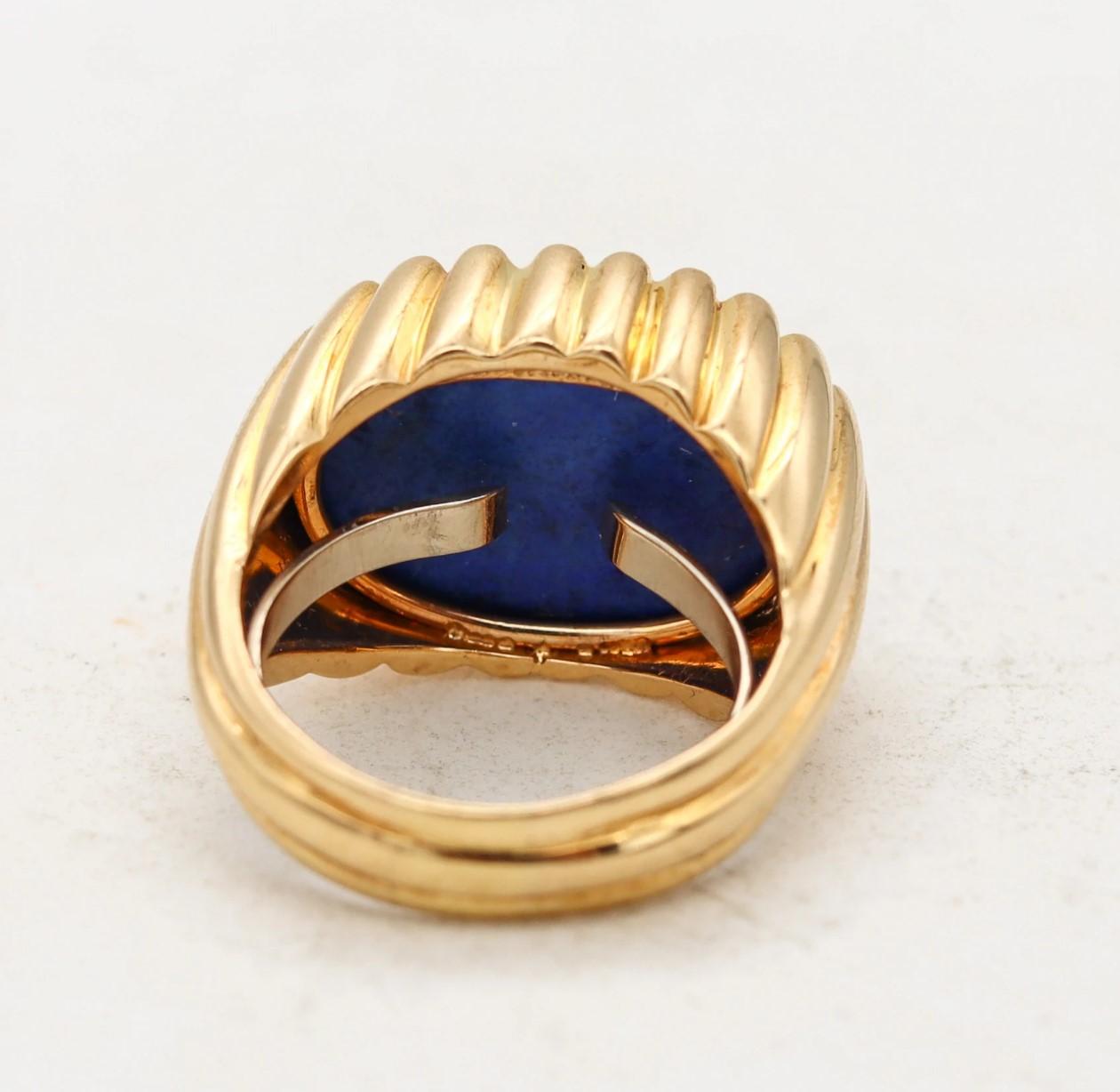 Italian Tartelette Signet Fluted Ring 18Kt Gold 7.74 Cts in Blue Lapis Lazuli In Excellent Condition In Miami, FL