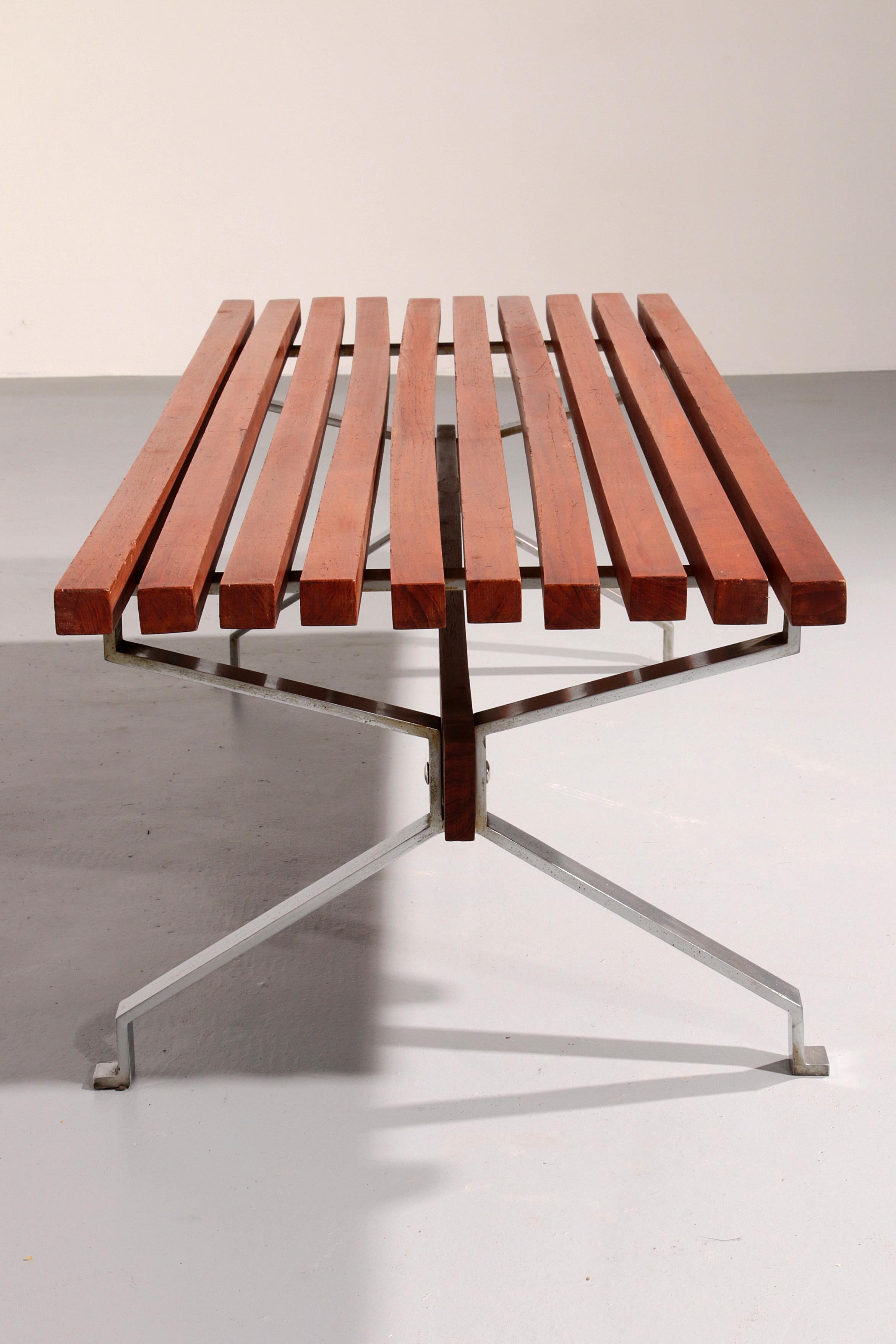 Banc italien en teck et acier Elegance des années 1960 en vente 2