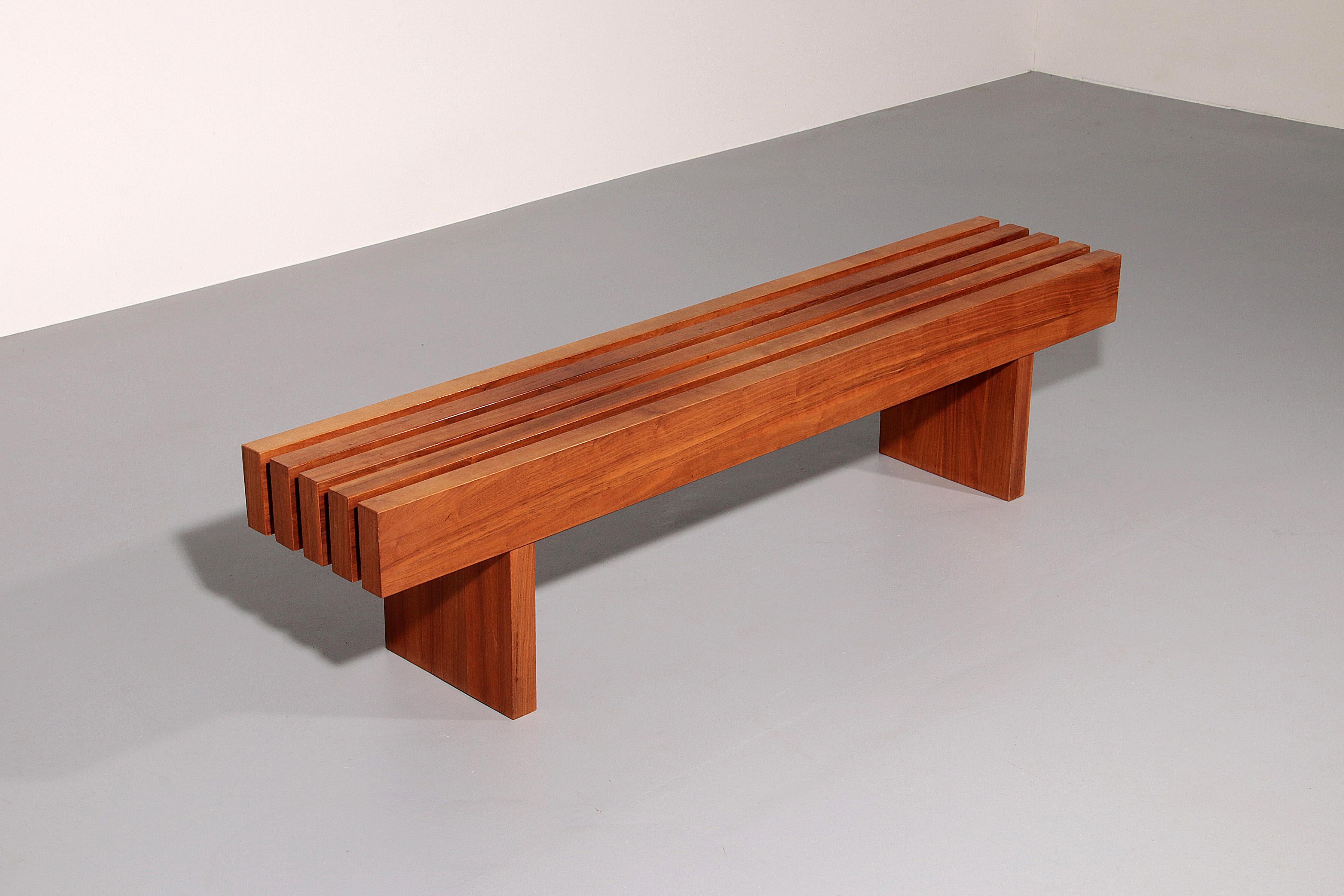Italian Teak Bench from the 1970s – 180 cm Mid-Century Elegance Moderno de mediados de siglo en venta