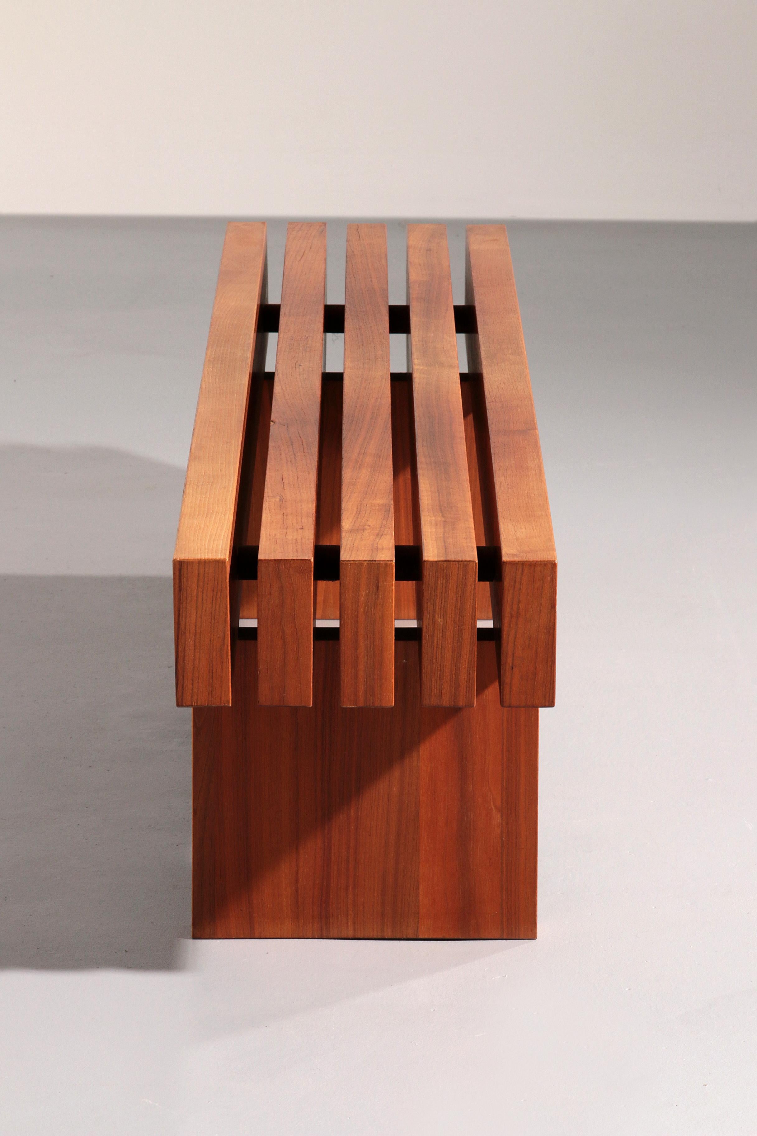 Italian Teak Bench from the 1970s – 180 cm Mid-Century Elegance en Bueno estado para la venta en Oirlo, LI