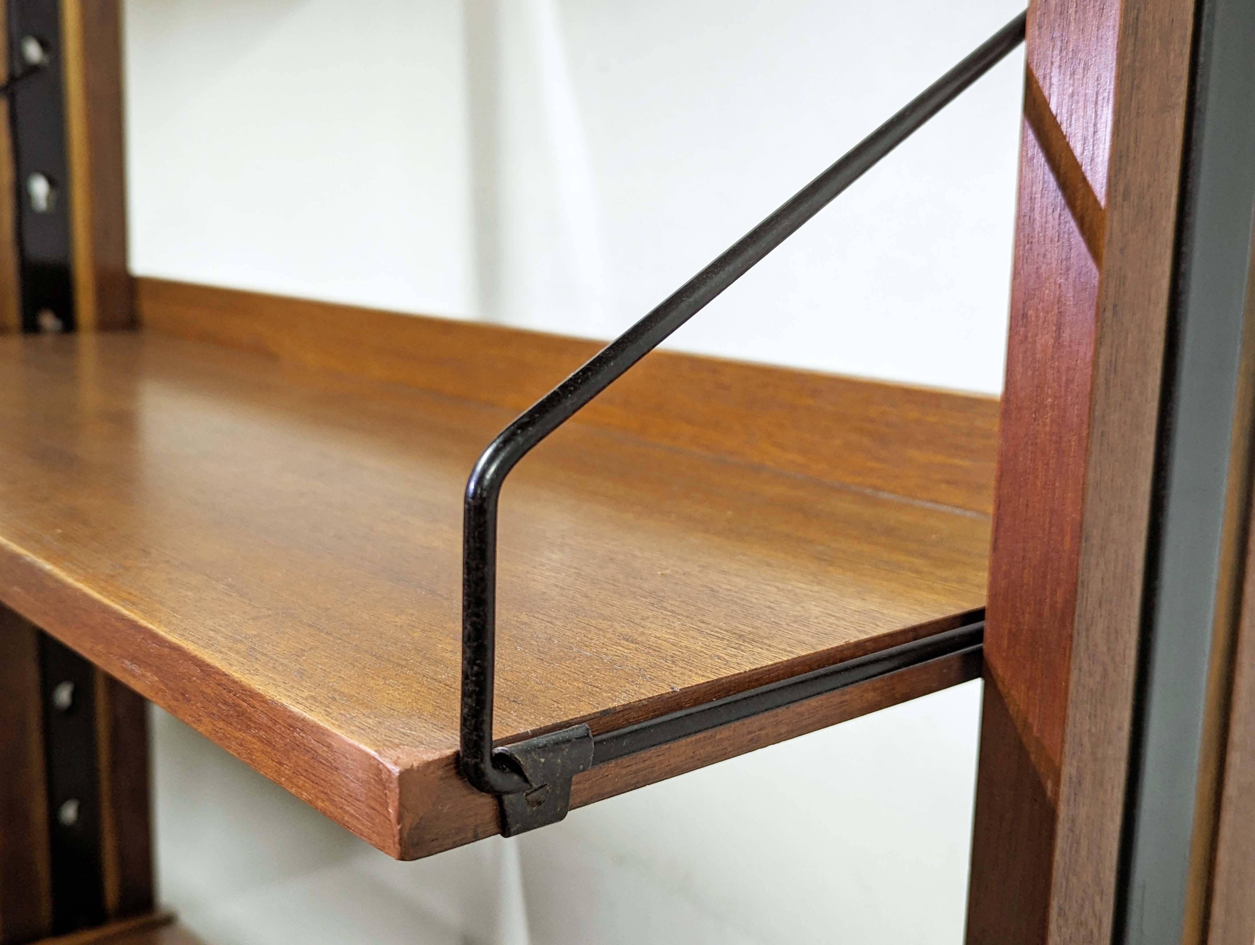 Italienisches Teakholz, schwarzes Metall und Messing Midcentury Bücherregale Raumtrenner im Angebot 12