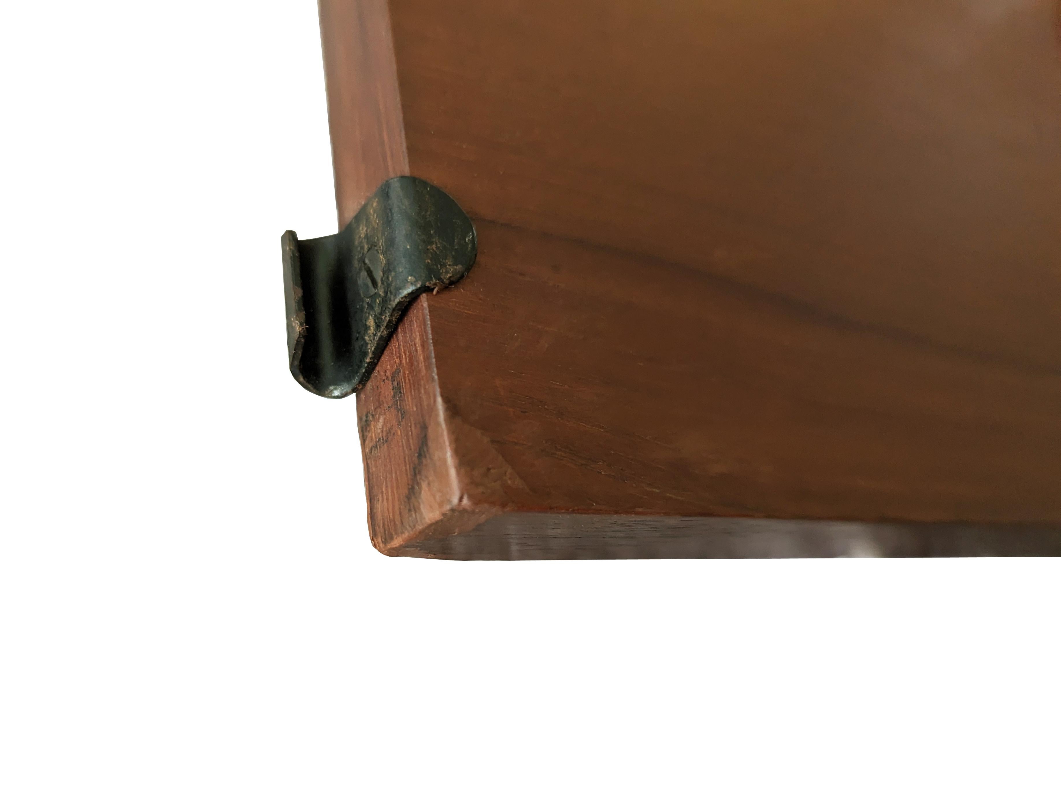 Italienisches Teakholz, schwarzes Metall und Messing Midcentury Bücherregale Raumtrenner im Angebot 14
