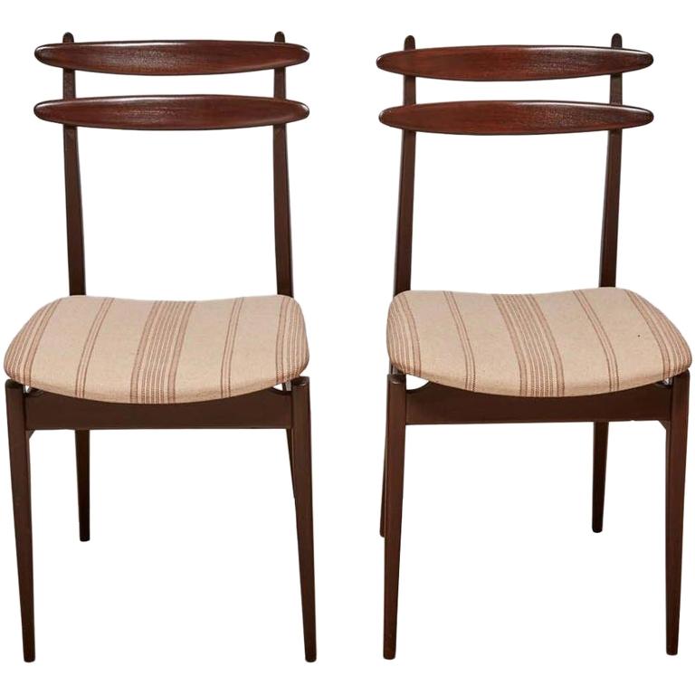 Set of 6 Italian teak dining chairs by Vittorio Dassi.

Measures: 16 W x 20 D x 32 H.

 