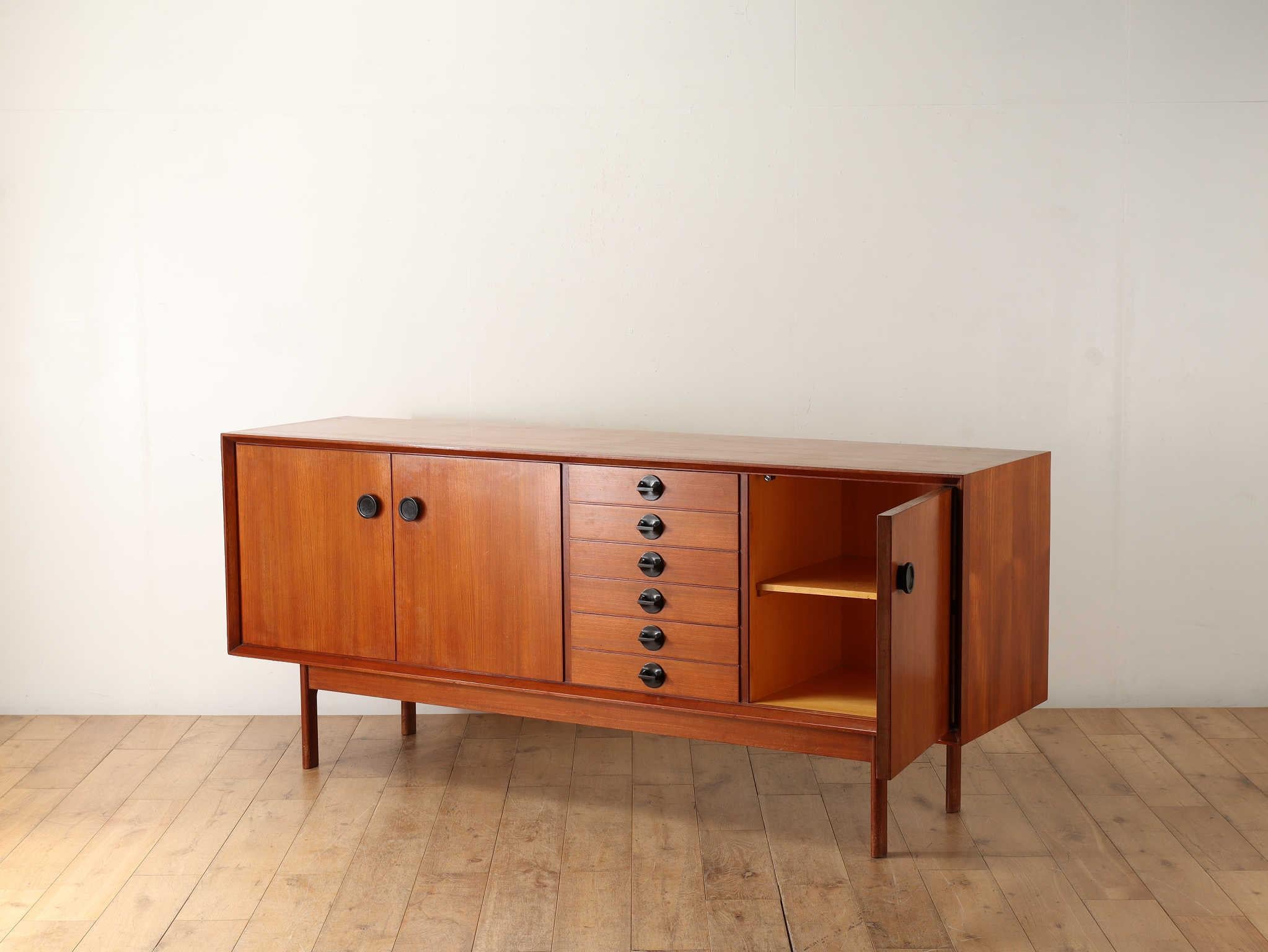 Mid-Century Modern Enfilade italien en teck des années 1960 en vente