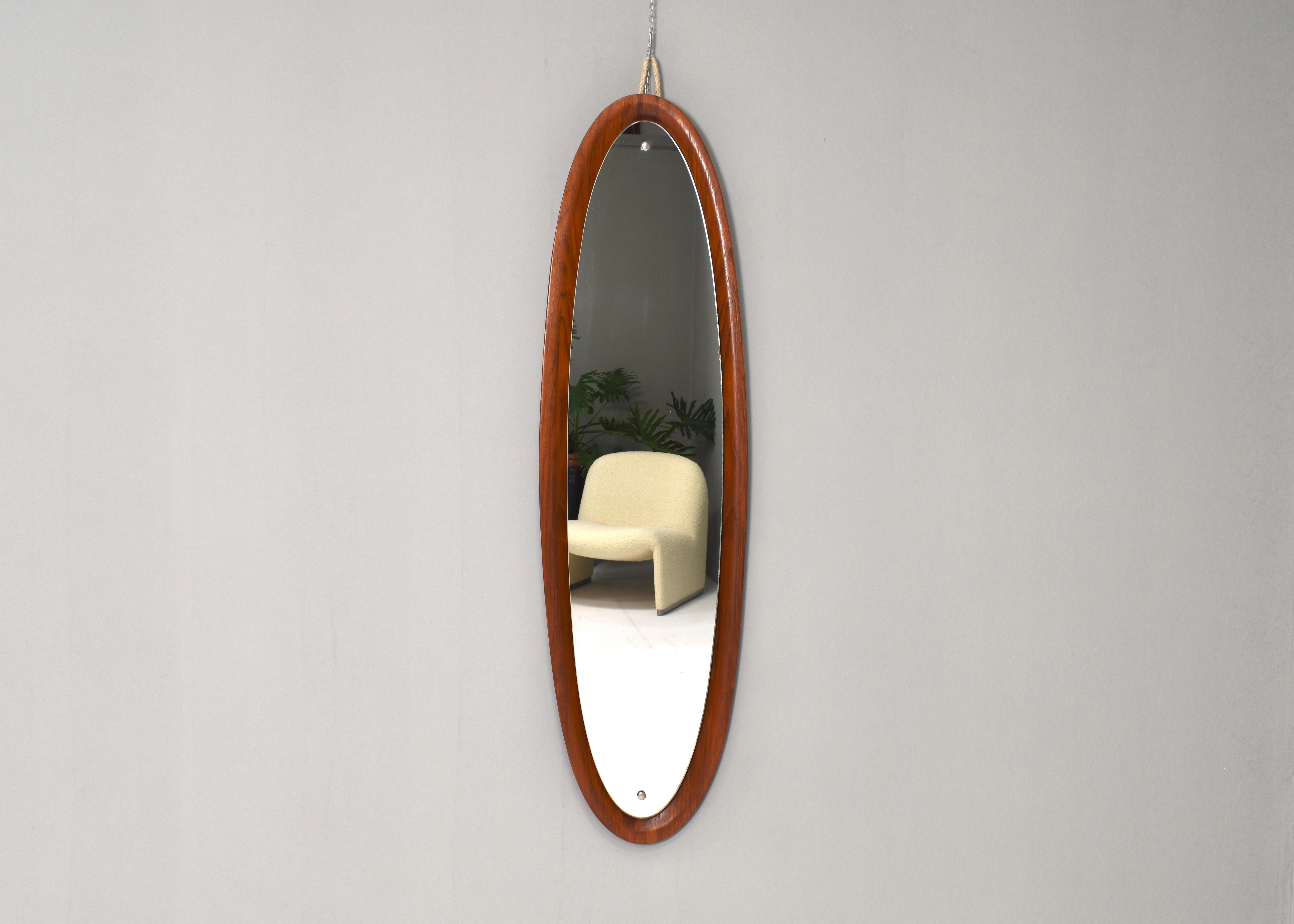 Large oval mirror in bent plywood teak and chrome details – Italy, circa 1950.
Very good condition.
Designer: Unknown
Manufacturer: Mac Arredamenti Meda Seveso
Country: Italy
Model: Mirror
Design period: circa 1950
Date of manufacturing: circa