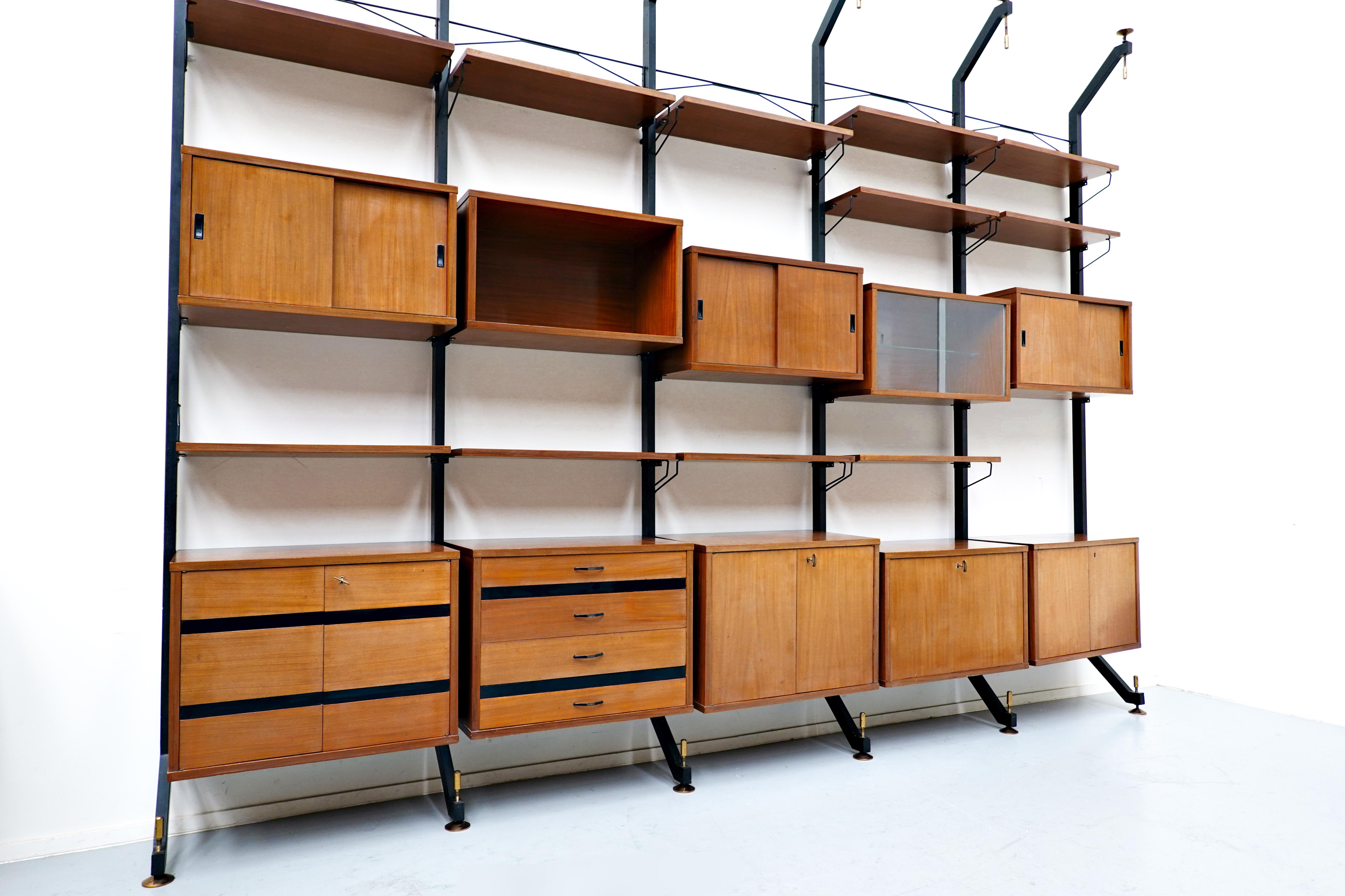 Mid-Century Modern Italian Teak Wall Unit by Ico Parisi, 1960s In Good Condition For Sale In Brussels, BE