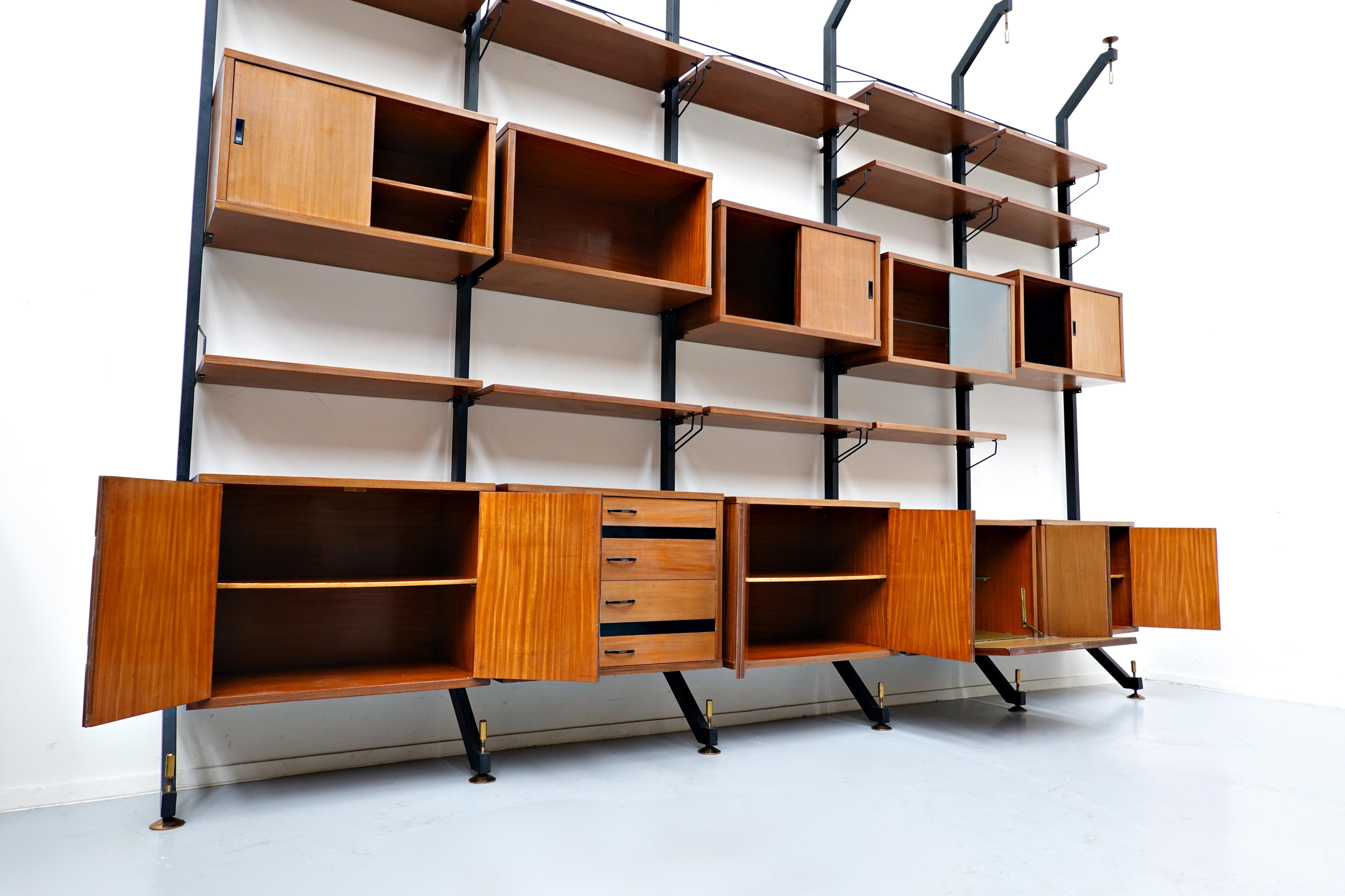 Mid-Century Modern Italian Teak Wall Unit by Ico Parisi, 1960s For Sale 5