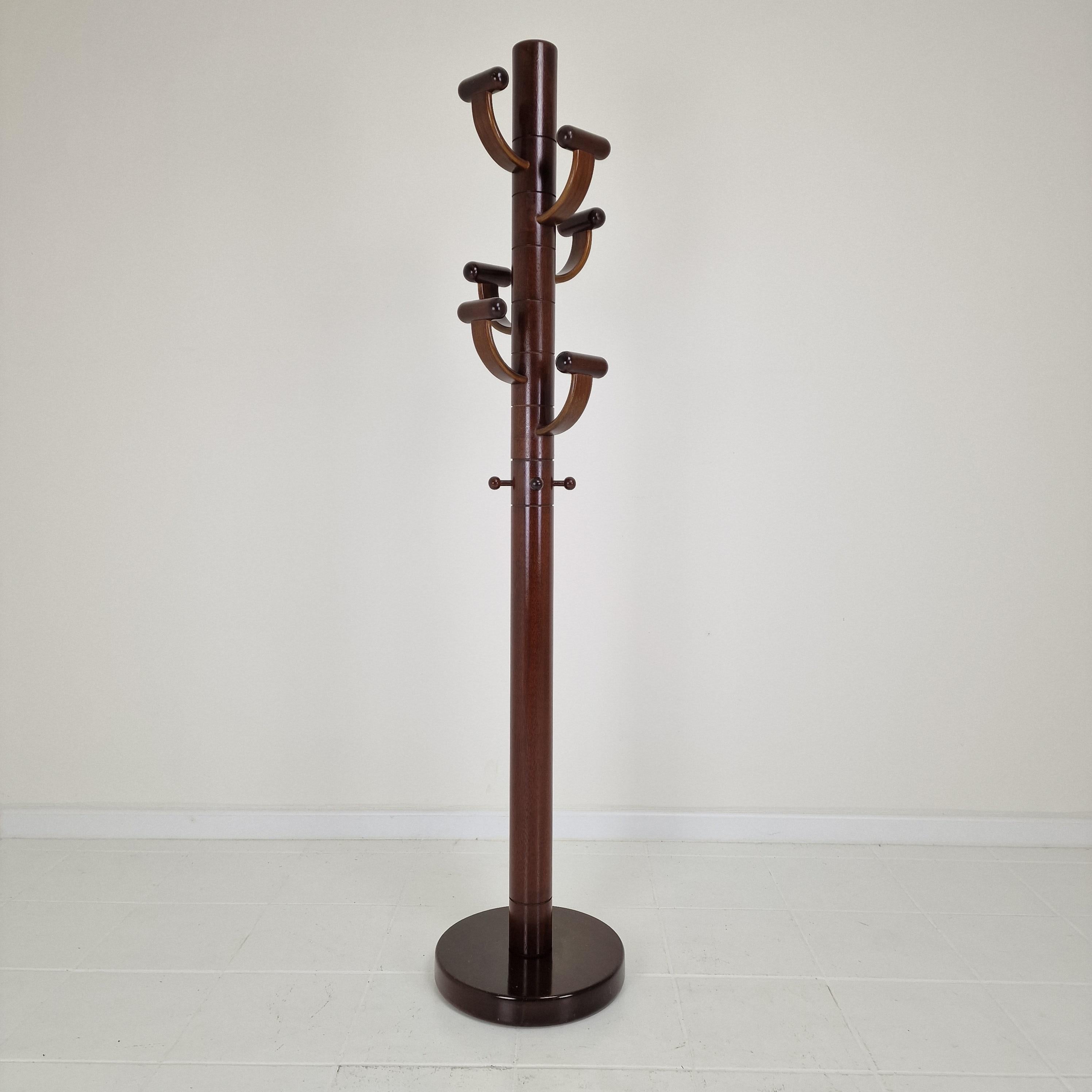 Mid-Century moderno Appendiabiti italiano in legno di teak, anni '80 in vendita
