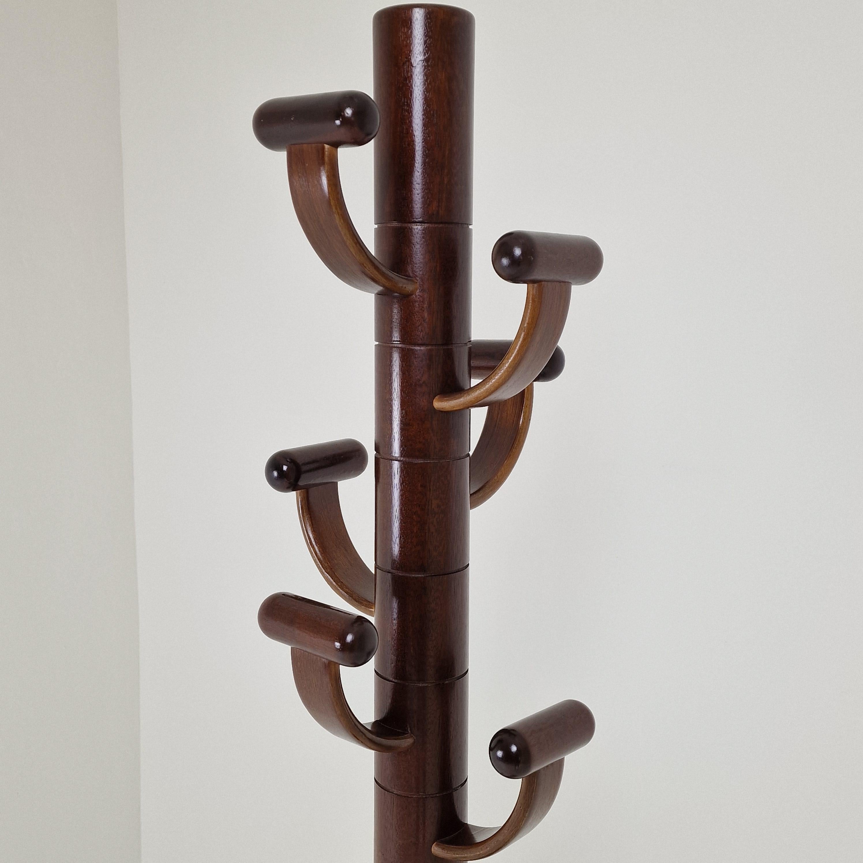 Fine XX secolo Appendiabiti italiano in legno di teak, anni '80 in vendita
