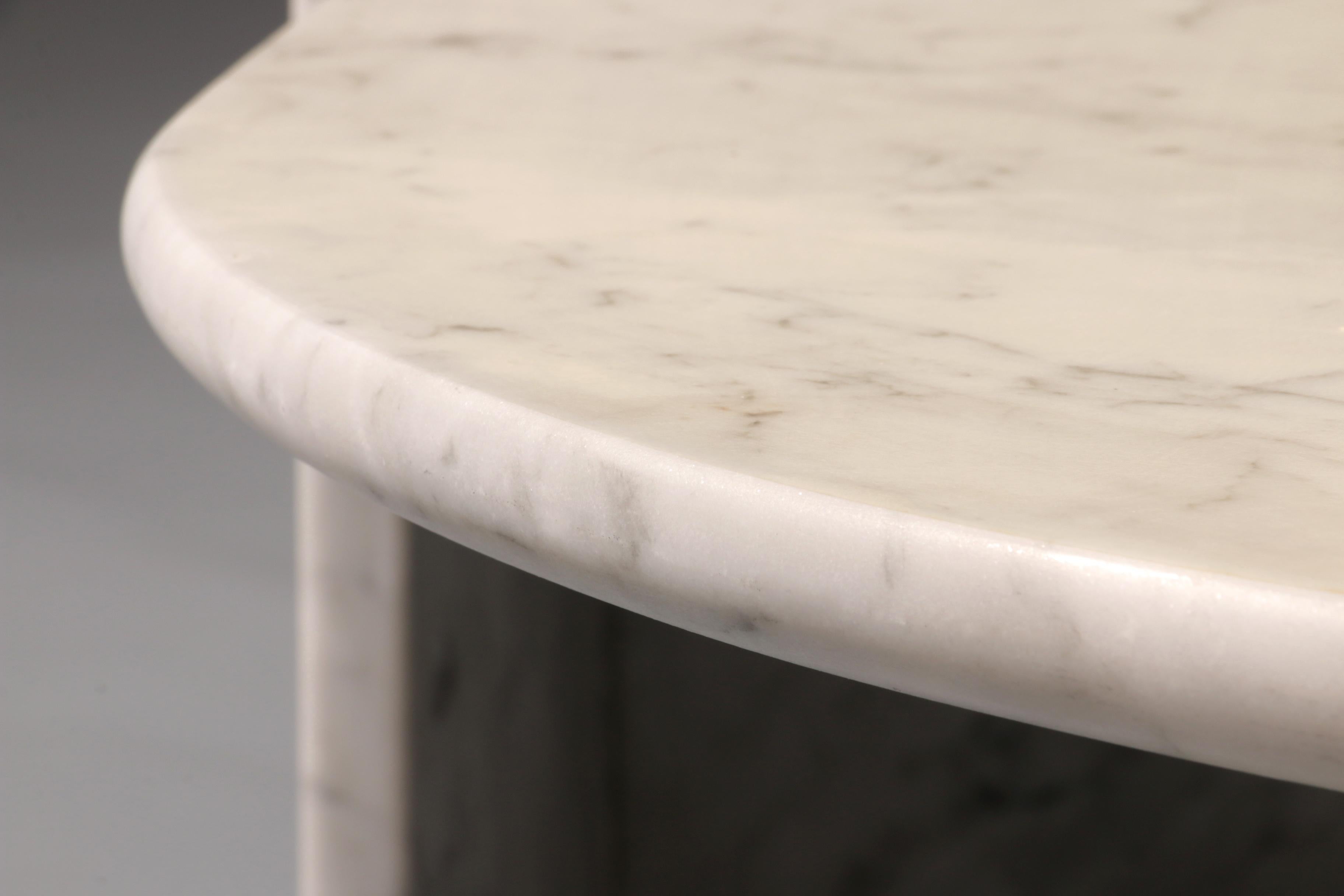 Mesa de centro italiana de mármol en forma de lágrima, años 80 en venta 3