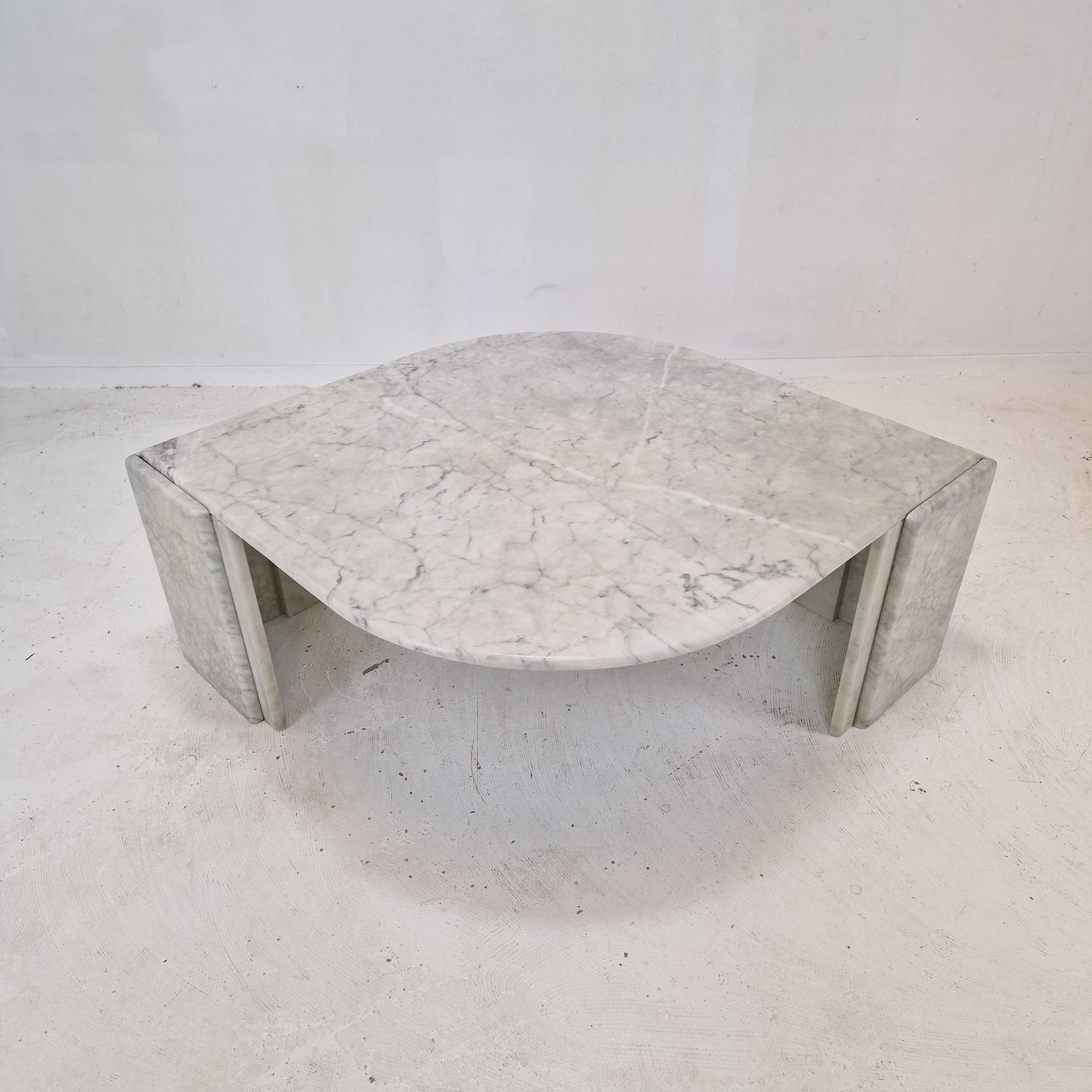 Mid-Century Modern Italian Teardrop Shaped Marble Coffee Table, 1980s For Sale