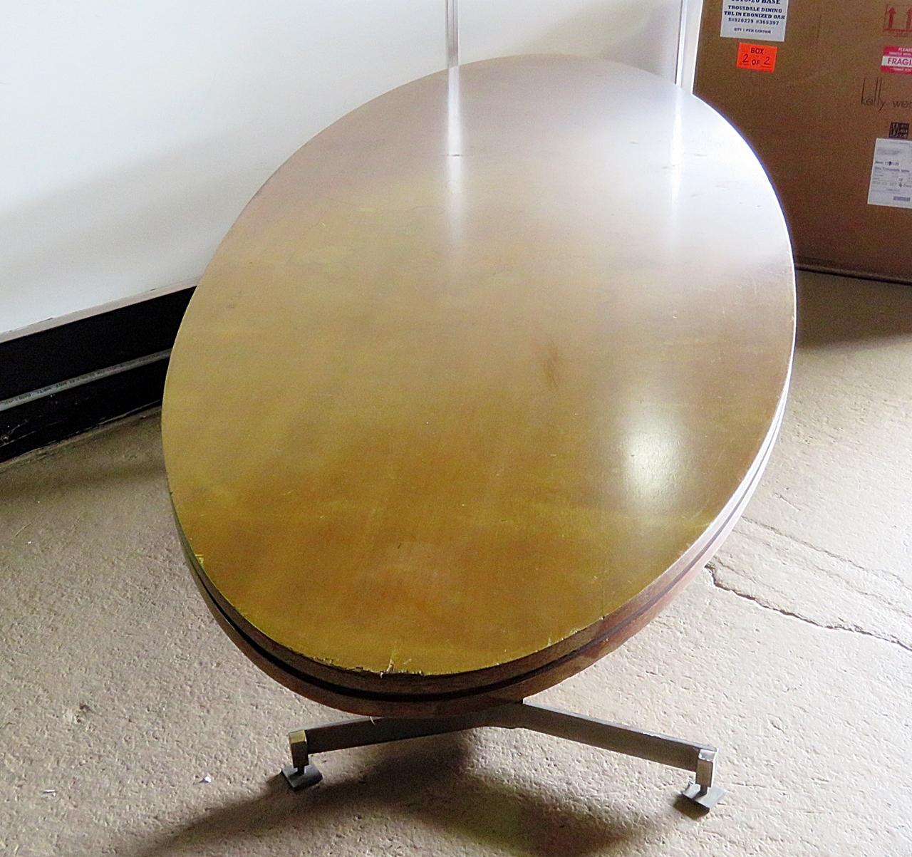 Italian Oval Tecno Style Mid Century Modern Steel Dining Table In Good Condition In Swedesboro, NJ