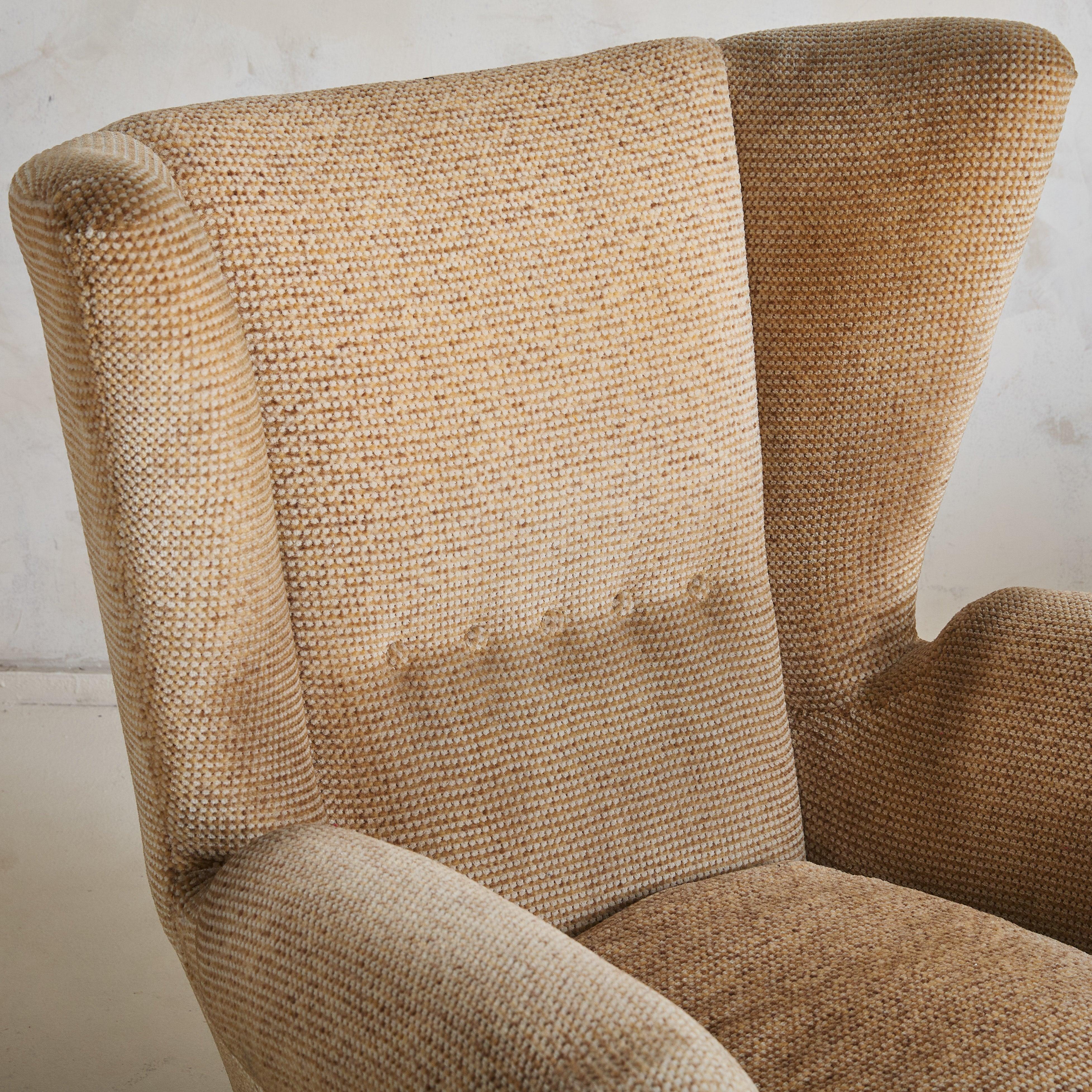 Italian Teddy Wingback Armchair, 1960s For Sale 4