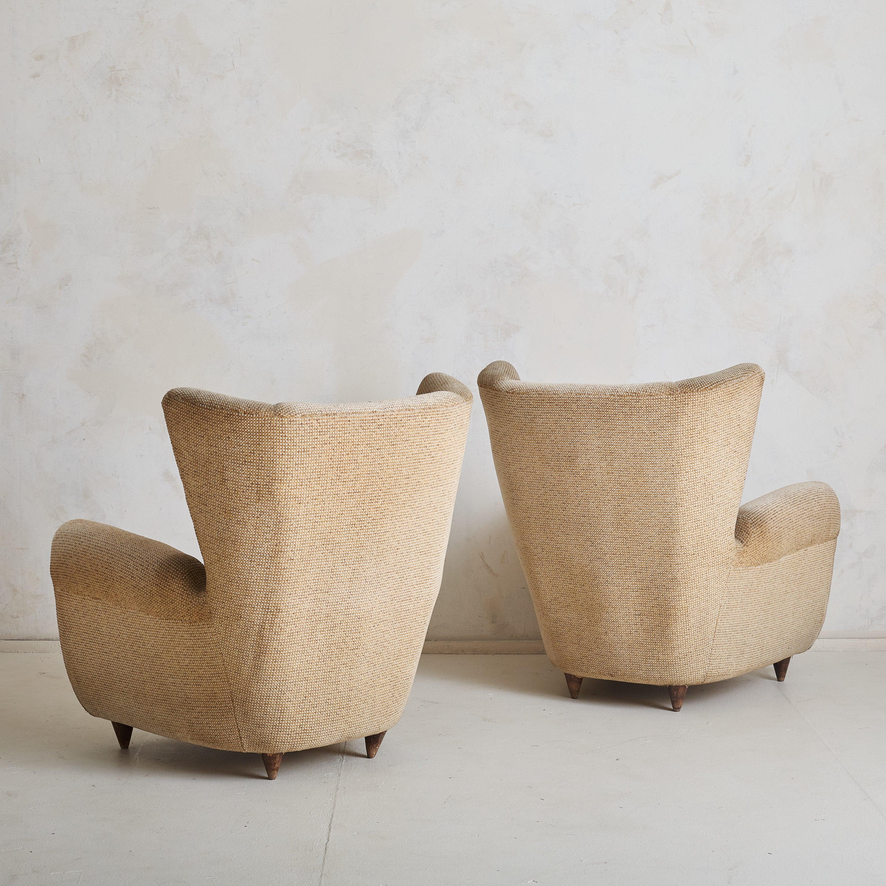 Italian Teddy Wingback Armchair, 1960s In Good Condition For Sale In Chicago, IL