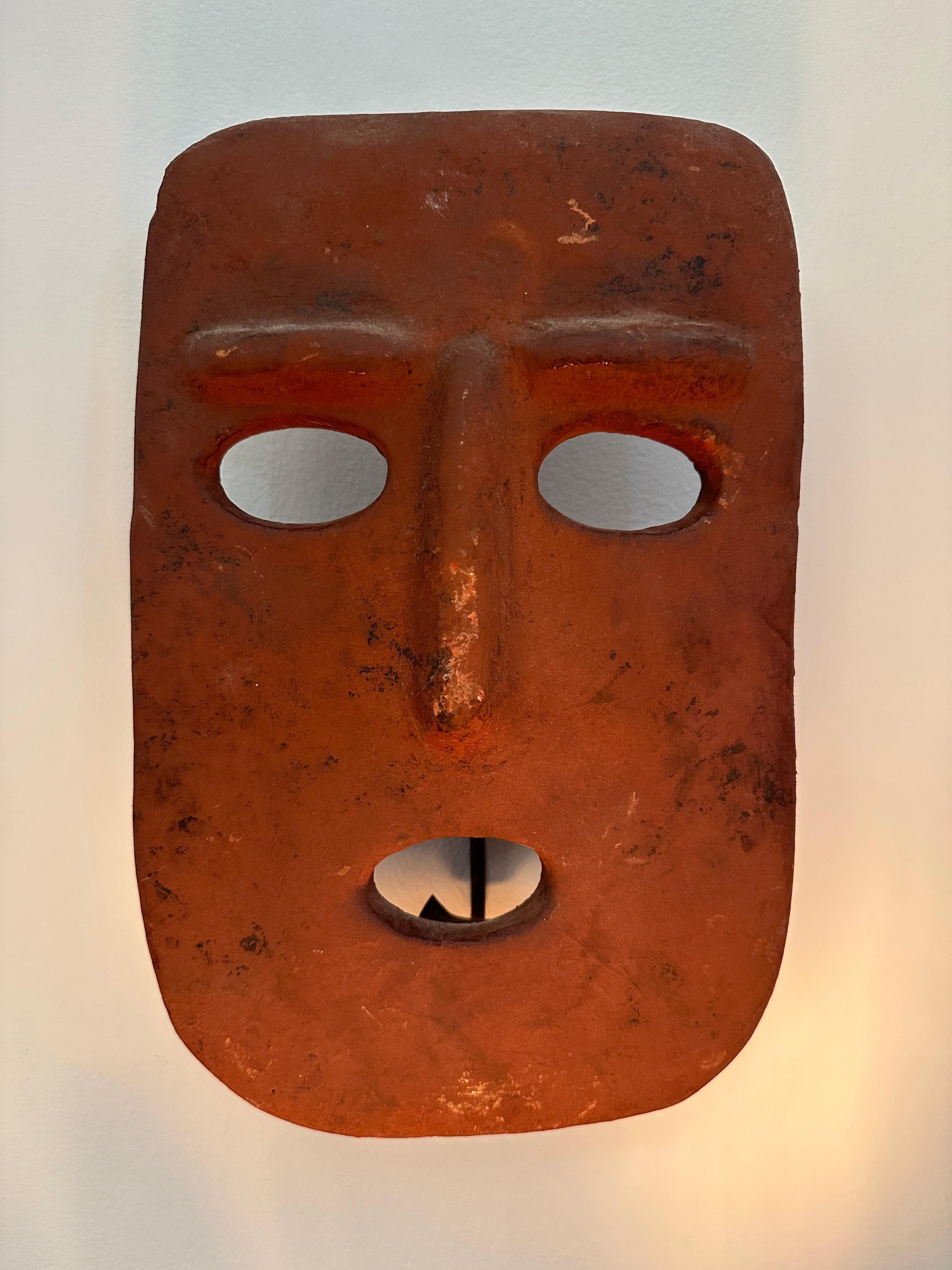 Métal Masque en terre cuite italienne Lights Light Sconce 1960's en vente