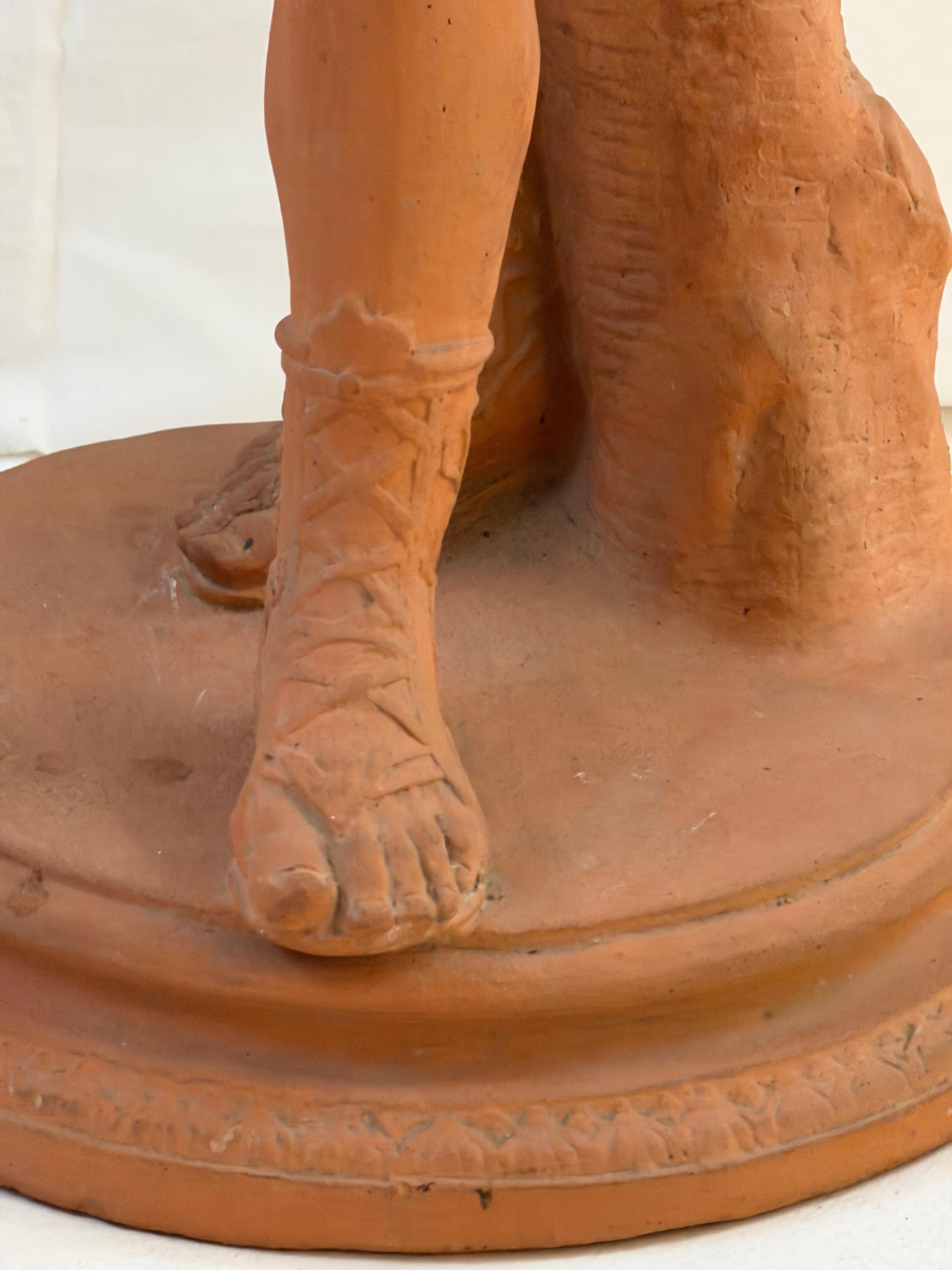 Figura maschile classica in terracotta italiana, 1900 circa in vendita 2