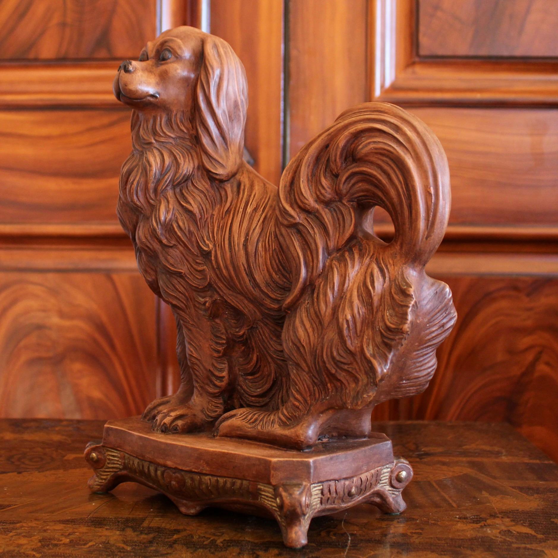 Baroque Dog italien en terre cuite - Un épagneul du roi Charles en vente